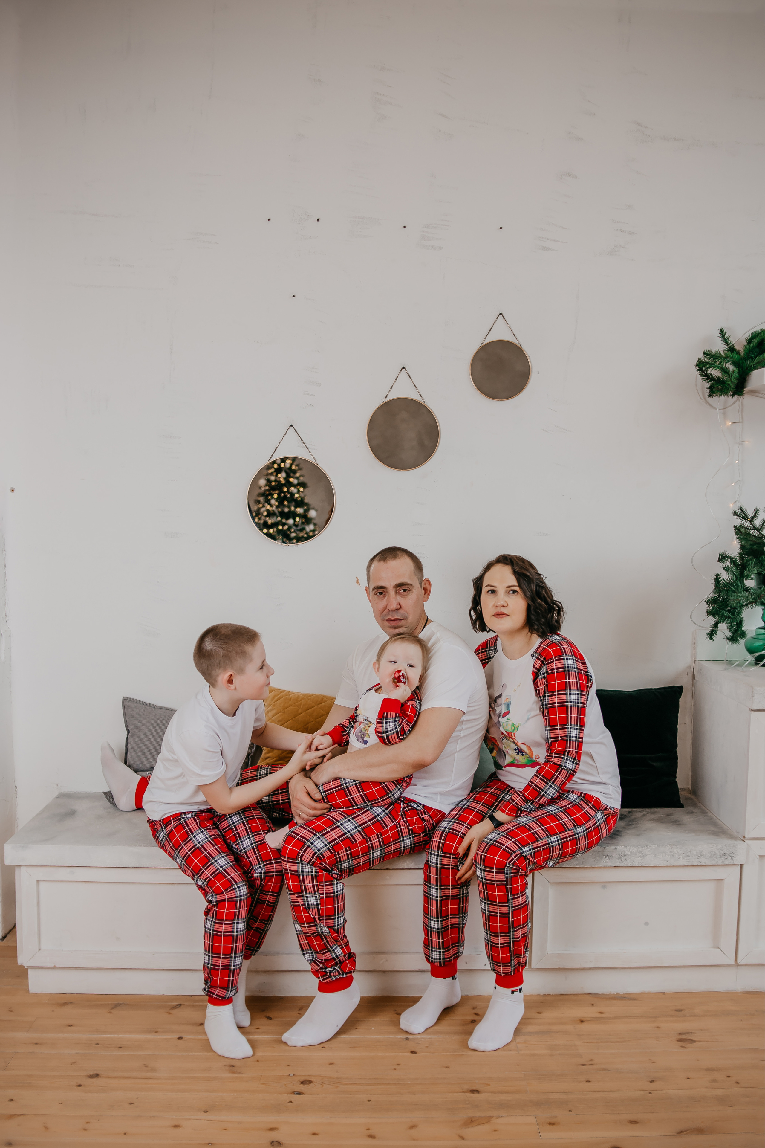 Семейная новогодняя съёмка. Иван, Евгения, Богдан, Агата. Фотограф Регина Крикунова г. Красноярск