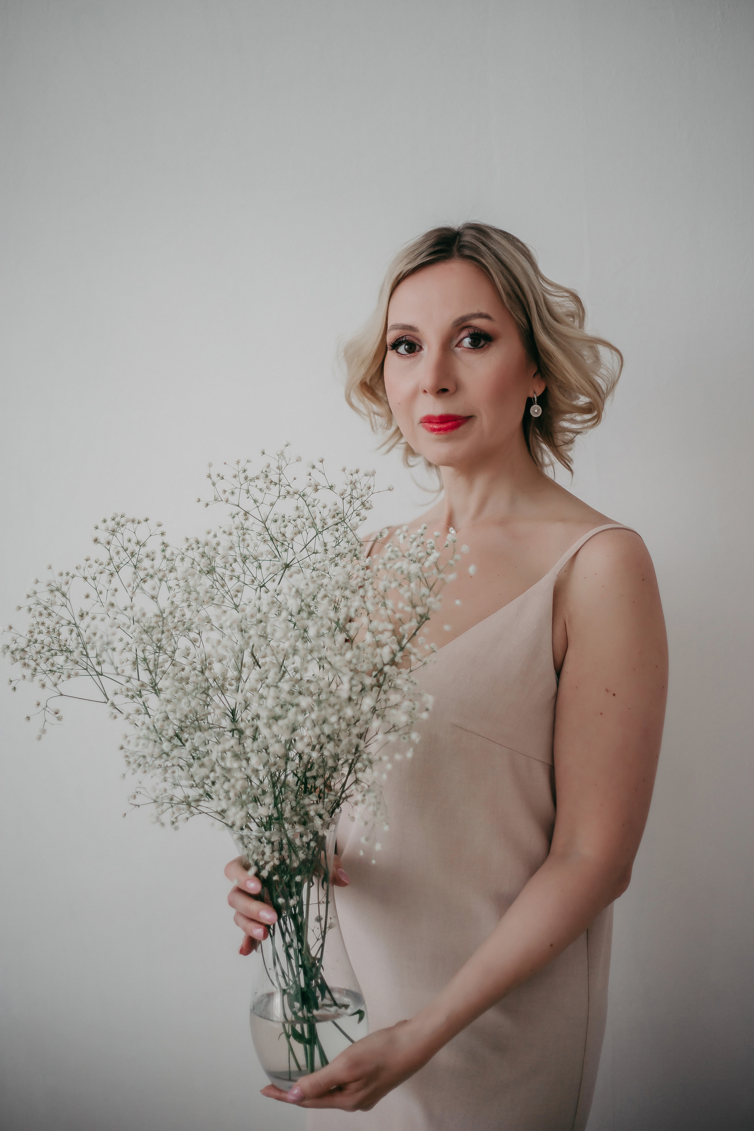 Юлия. Фотосессия в цветах. Фотограф Регина Крикунова г. Красноярск