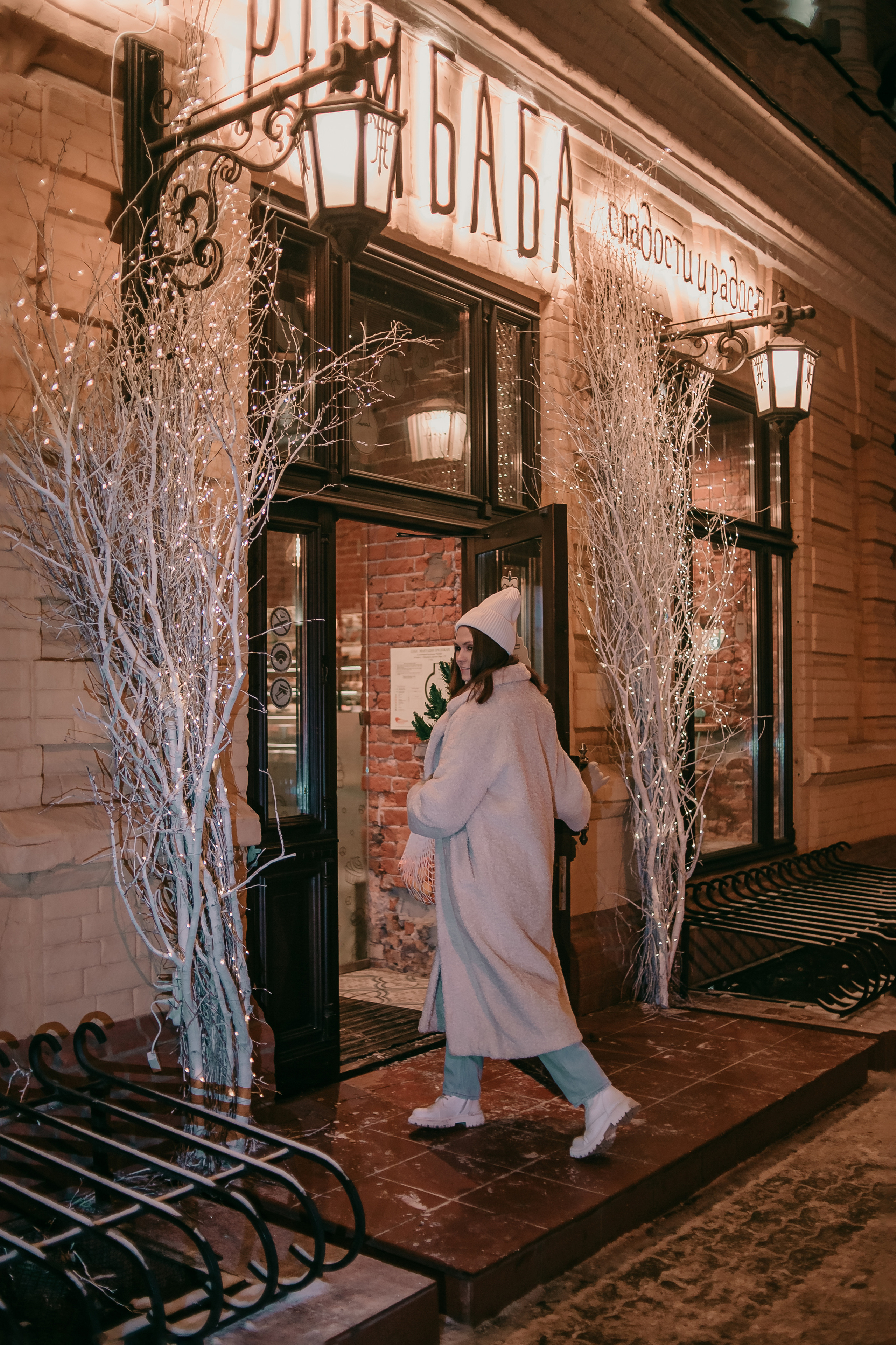 Виктория. Прогулка с мандаринами и ёлкой. Фотограф Регина Крикунова г. Красноярск