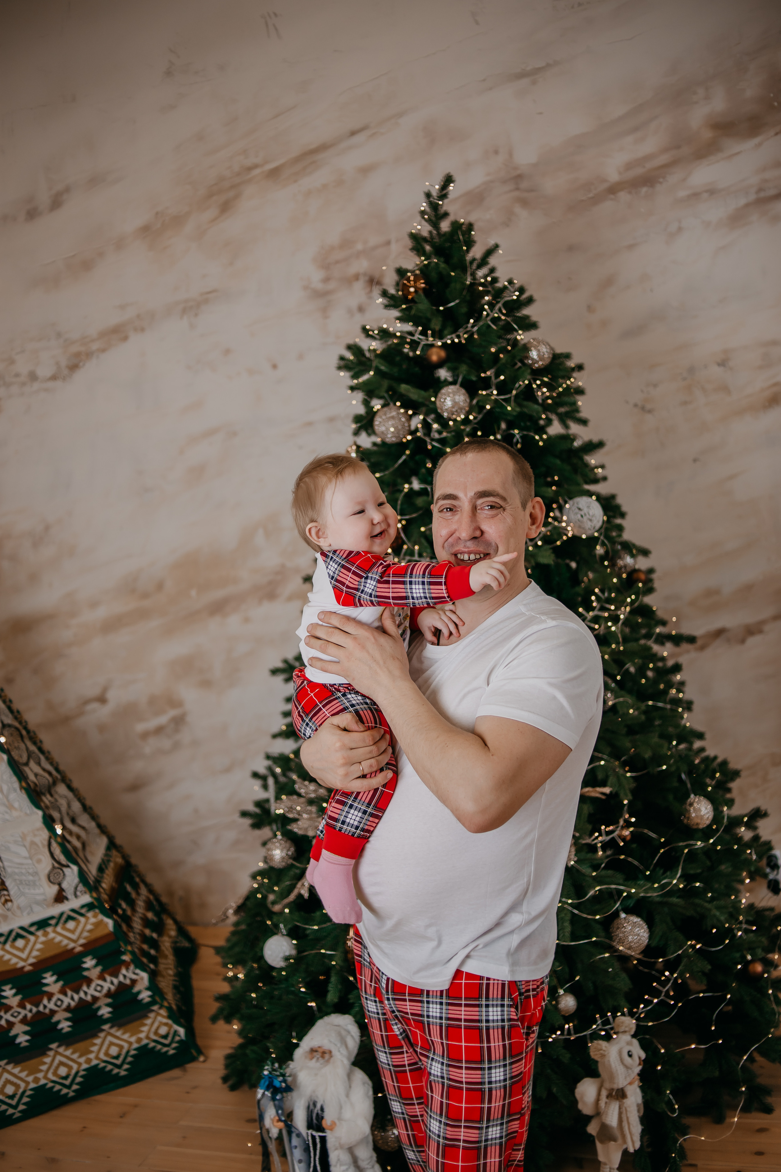 Семейная новогодняя съёмка. Иван, Евгения, Богдан, Агата. Фотограф Регина Крикунова г. Красноярск