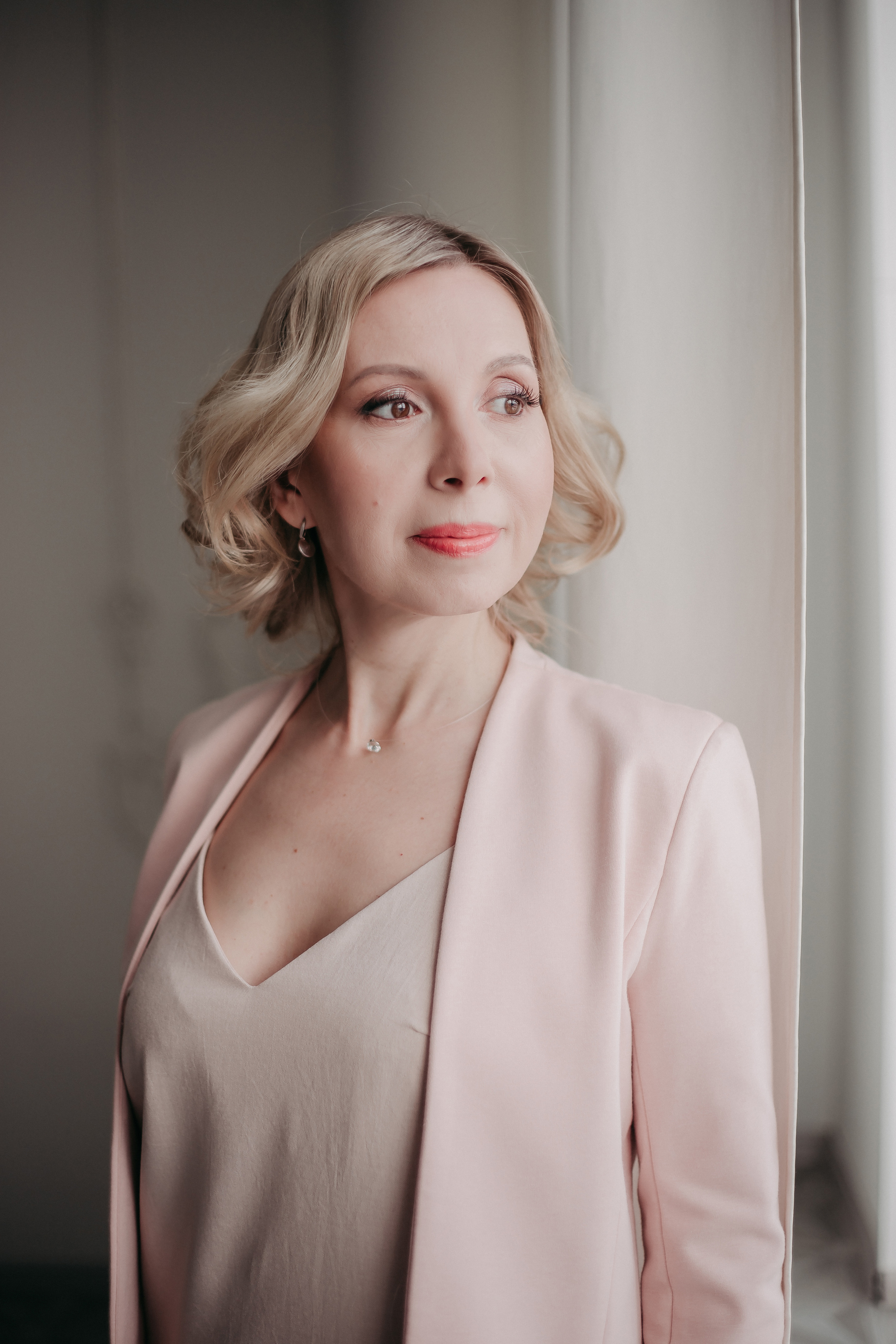 Юлия. Фотосессия в цветах. Фотограф Регина Крикунова г. Красноярск