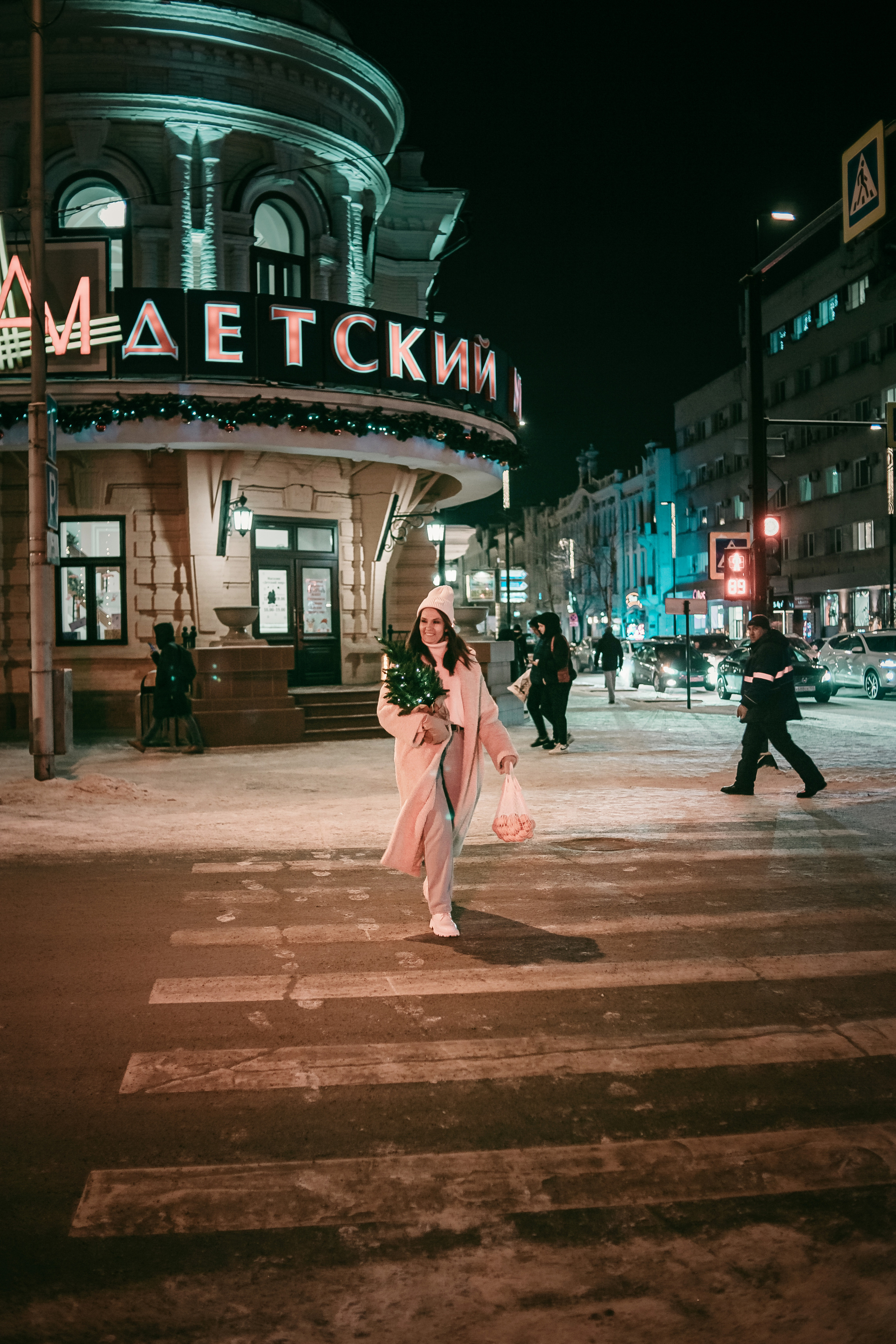 Виктория. Прогулка с мандаринами и ёлкой. Фотограф Регина Крикунова г. Красноярск