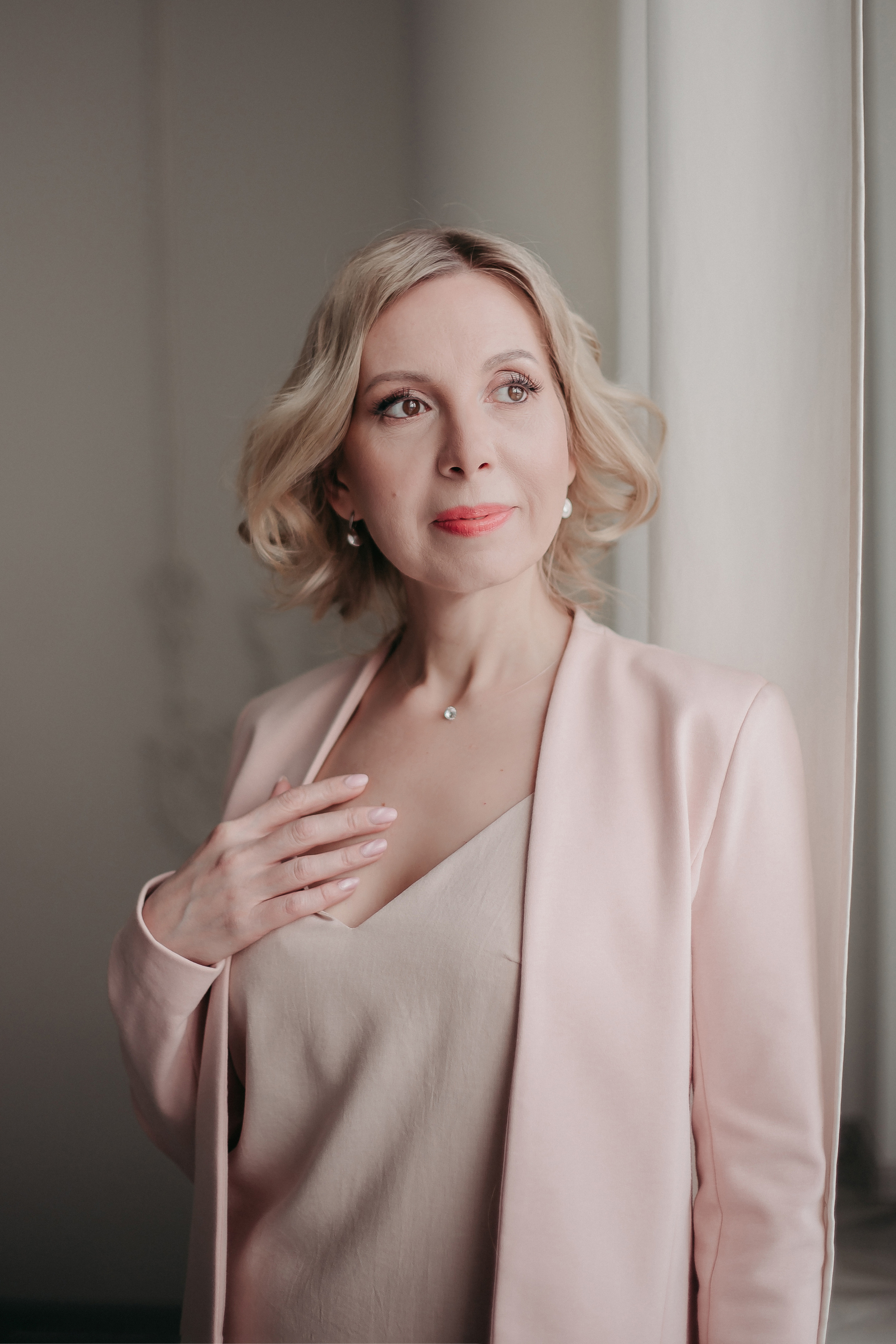 Юлия. Фотосессия в цветах. Фотограф Регина Крикунова г. Красноярск