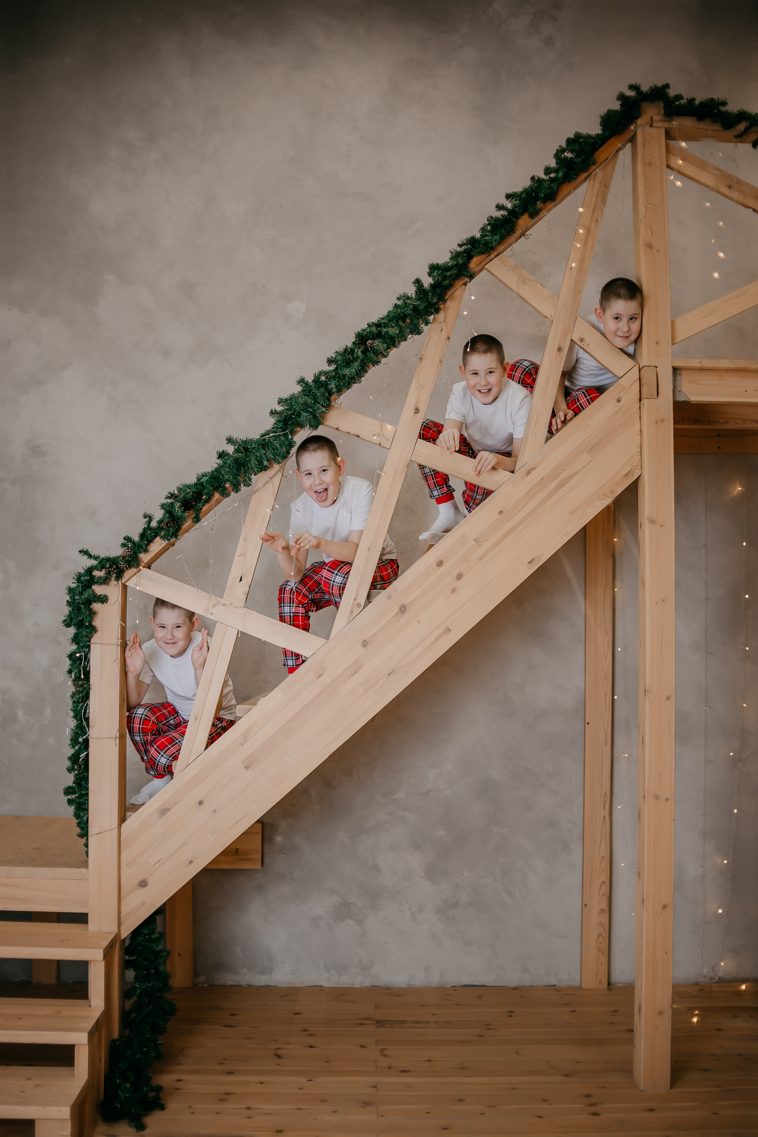 Семейная новогодняя съёмка. Иван, Евгения, Богдан, Агата. Фотограф Регина Крикунова г. Красноярск