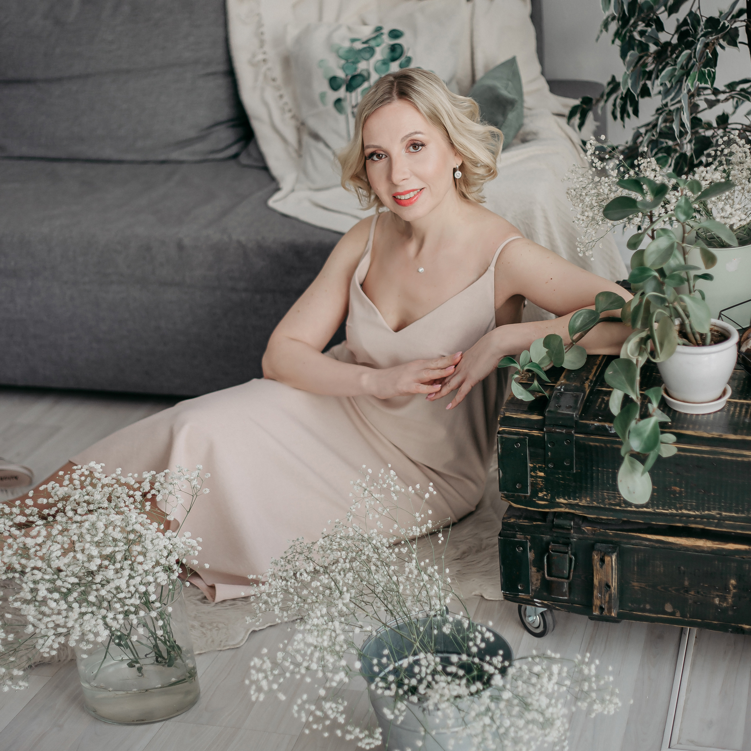 Юлия. Фотосессия в цветах. Фотограф Регина Крикунова г. Красноярск