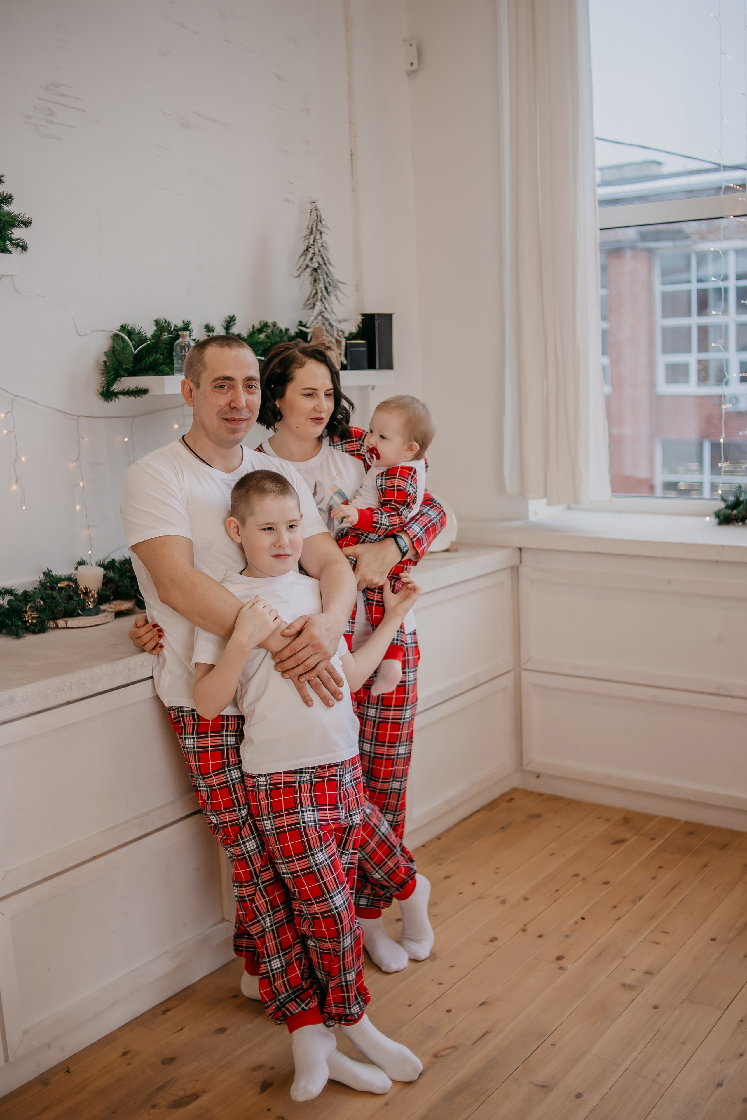 Семейная новогодняя съёмка. Иван, Евгения, Богдан, Агата. Фотограф Регина Крикунова г. Красноярск