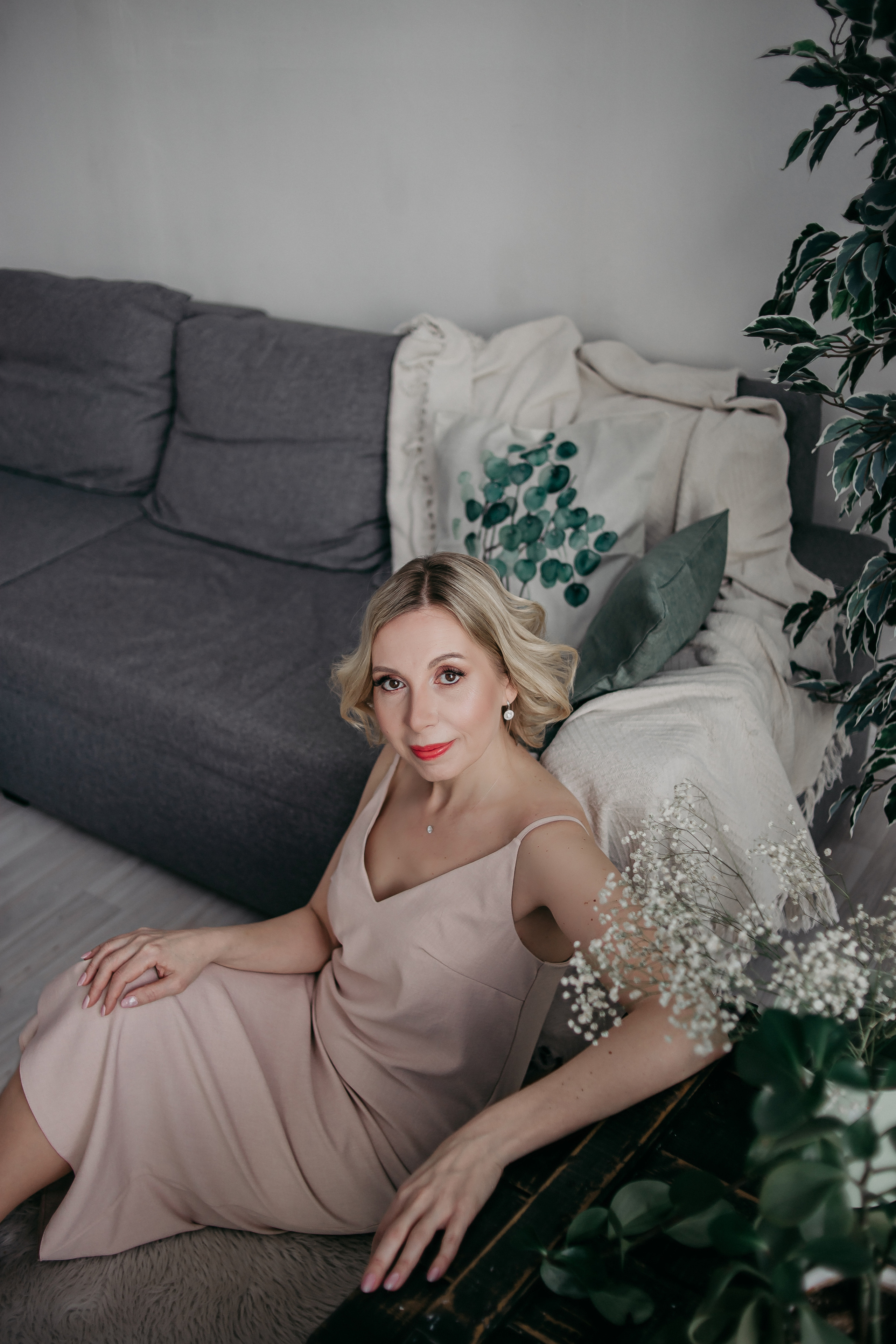 Юлия. Фотосессия в цветах. Фотограф Регина Крикунова г. Красноярск