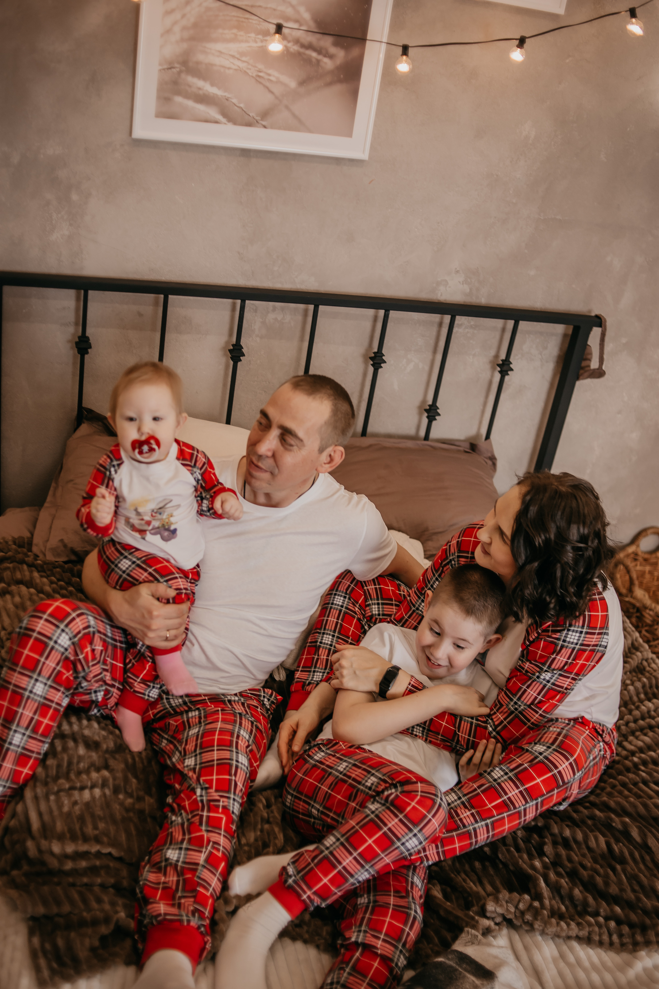 Семейная новогодняя съёмка. Иван, Евгения, Богдан, Агата. Фотограф Регина Крикунова г. Красноярск