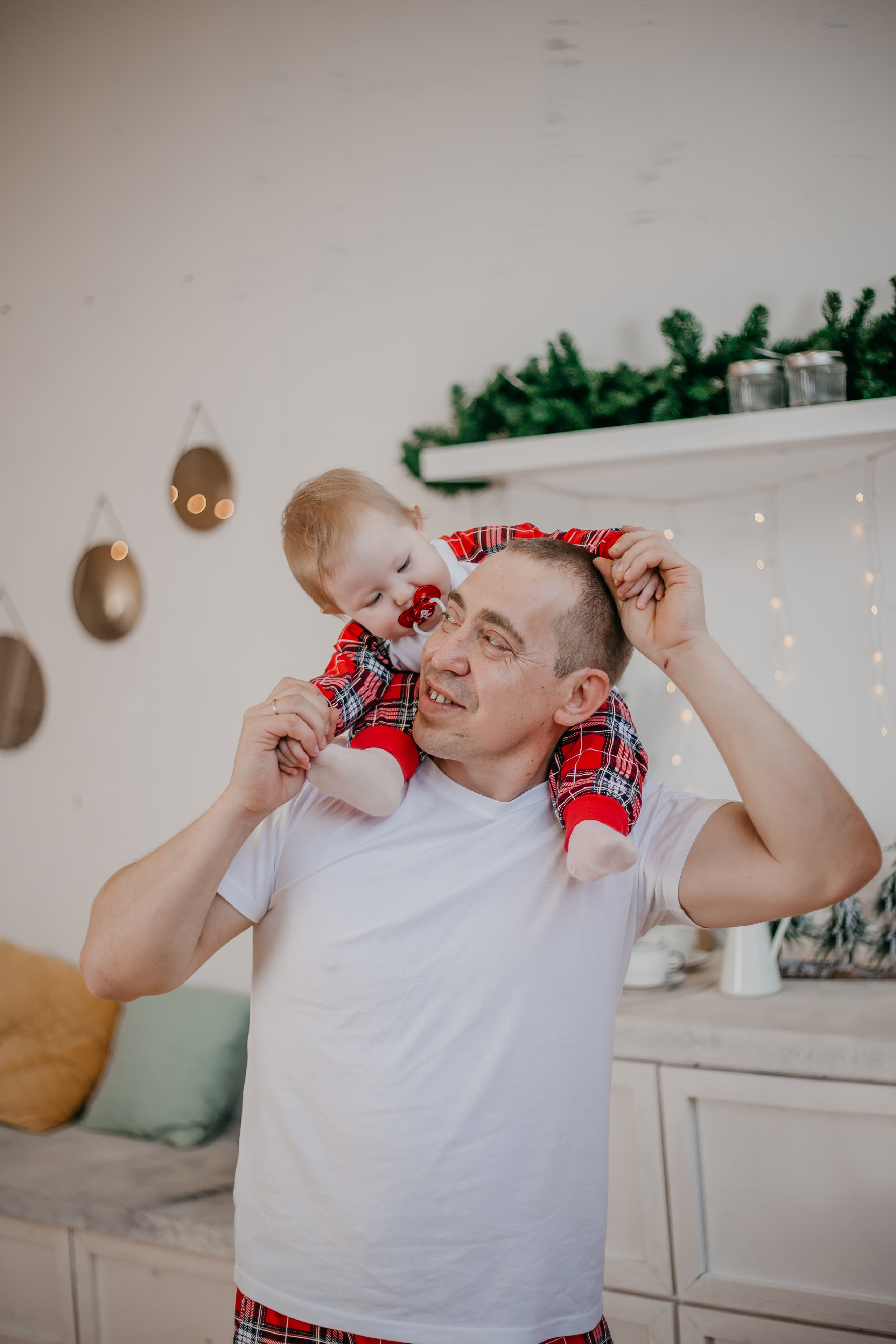 Семейная новогодняя съёмка. Иван, Евгения, Богдан, Агата. Фотограф Регина Крикунова г. Красноярск