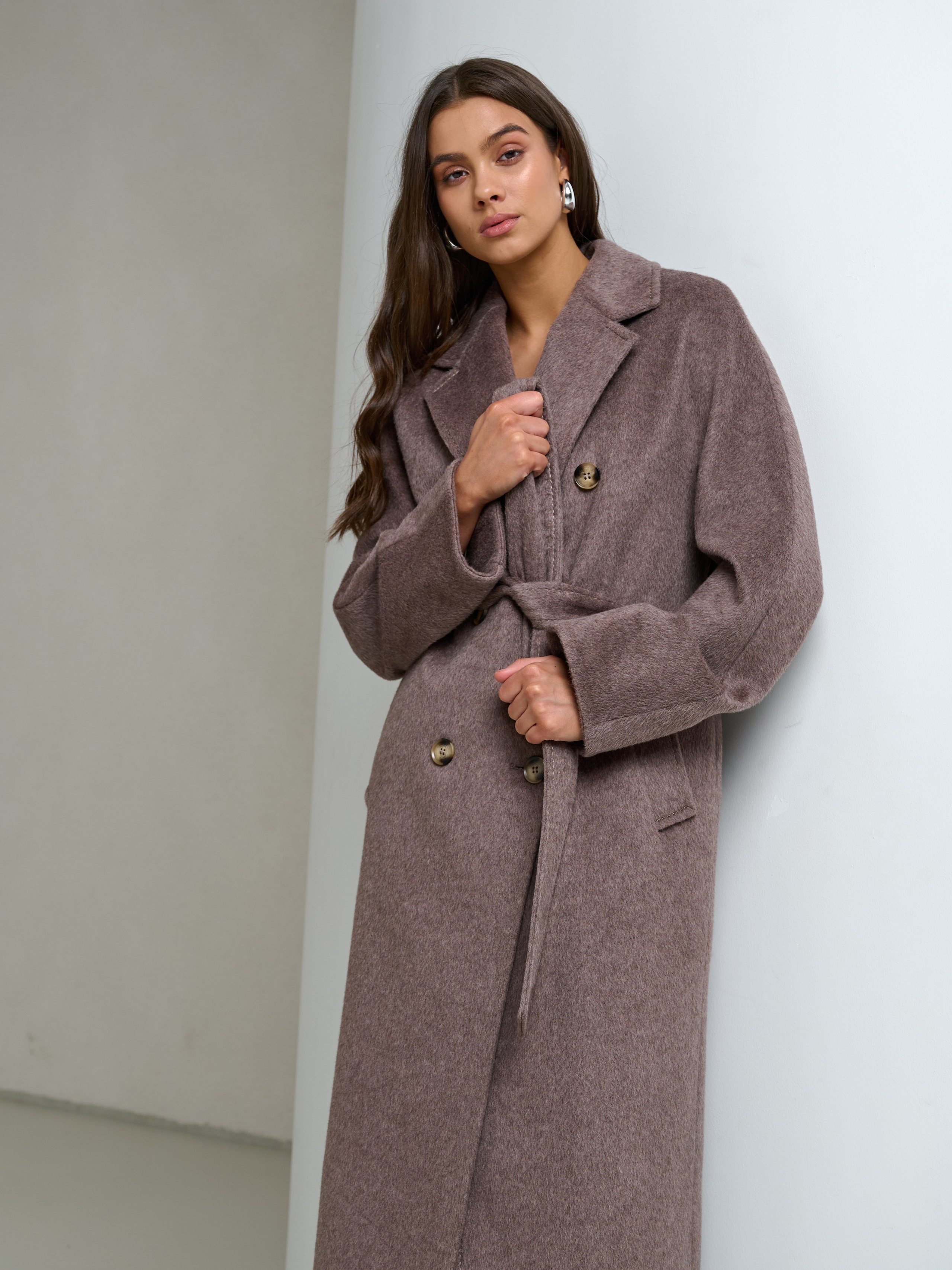 Лукбук для бренда верхней одежды Sheily. Fashion фотограф в Москве Ксения Чупрунова