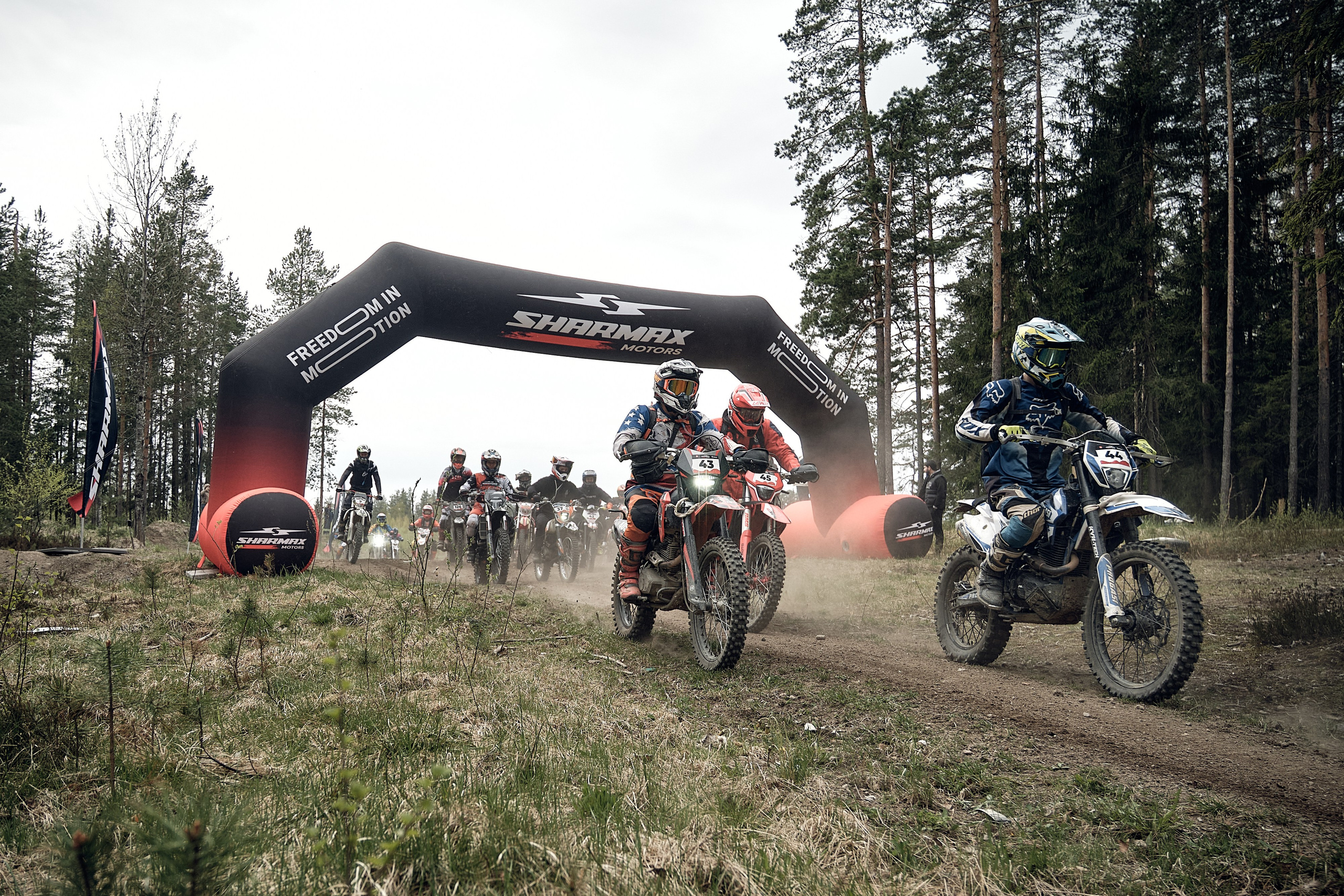 Репортажный фотограф в СПб и Гатчине. Свадебный фотограф в Санкт-Петербурге Гатчине и ЛО