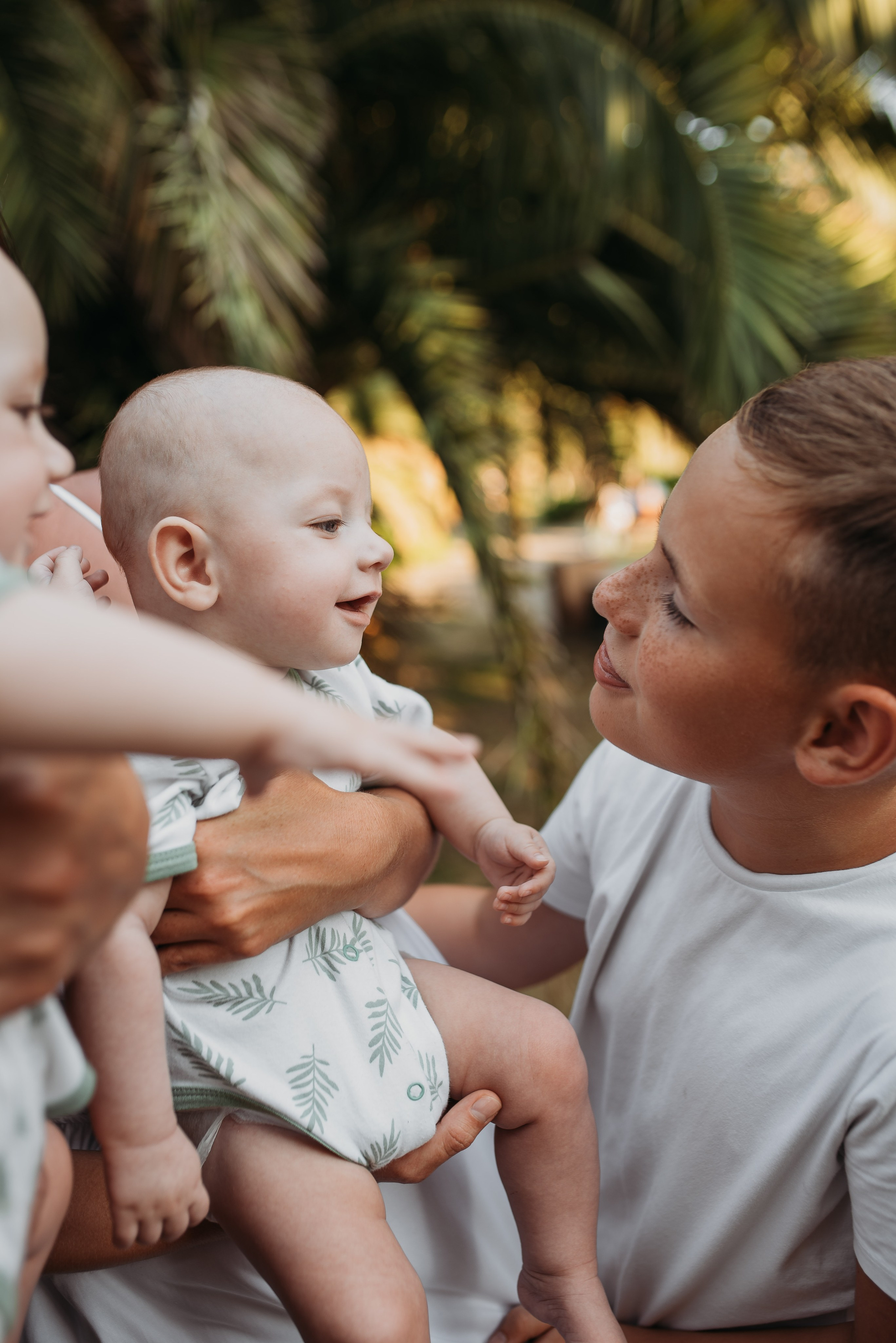 Семейная фотосессия в центре Сочи морпорт. Фотограф в Сочи — Маргарита Поганова