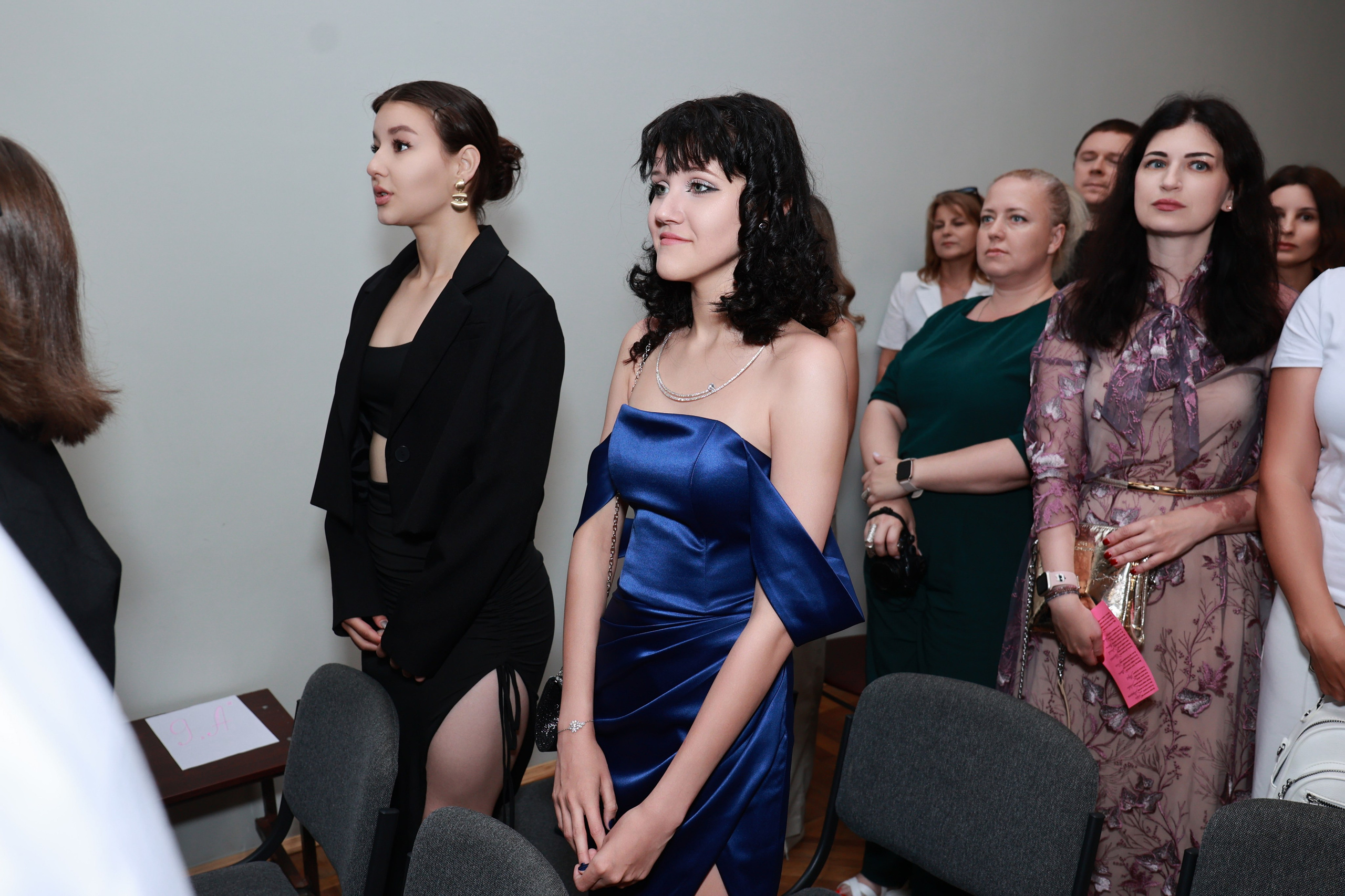 Вручение аттестатов СОШ 42 (2025г). Детский семейный фотограф Краснодар