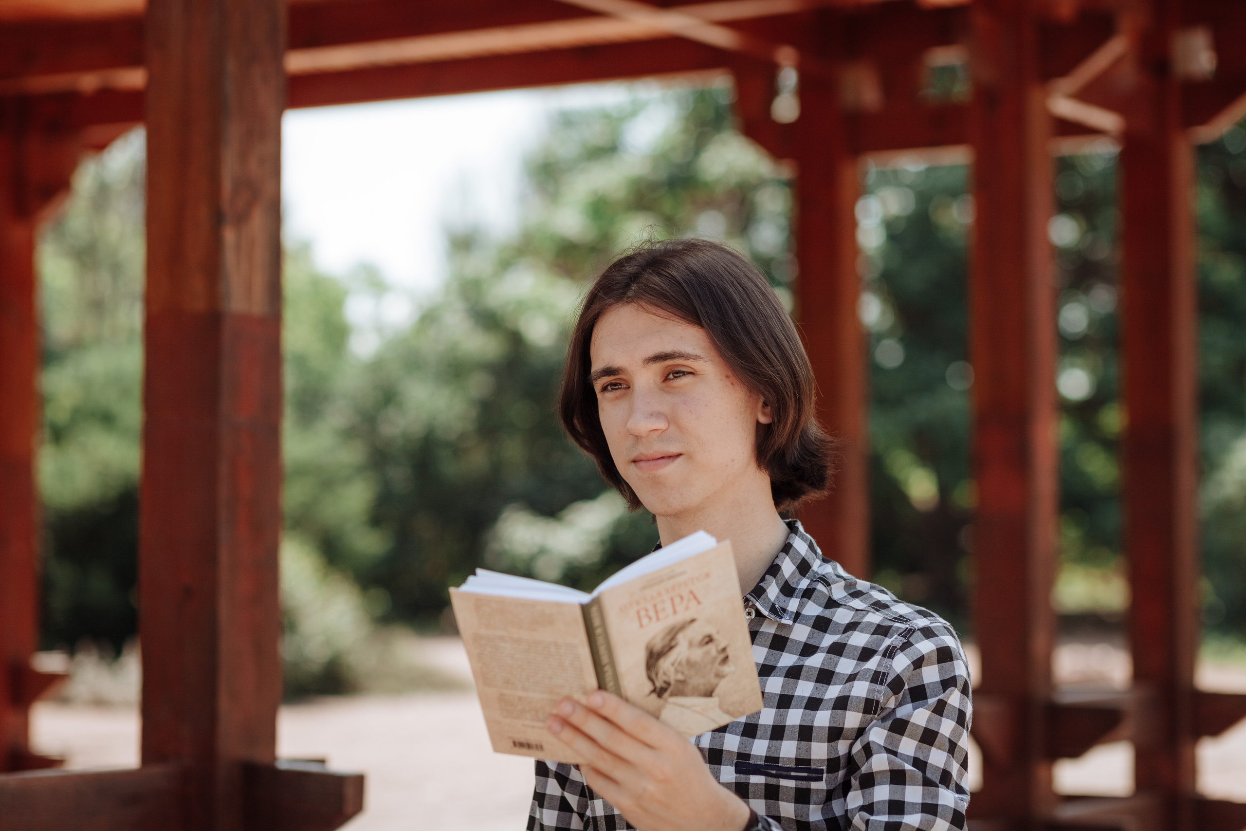 Лида и о.Даниил — прогулка среди роз. Χελιδόνι Семейный и церковный фотограф в Крыму и Симферополе Валерия Г