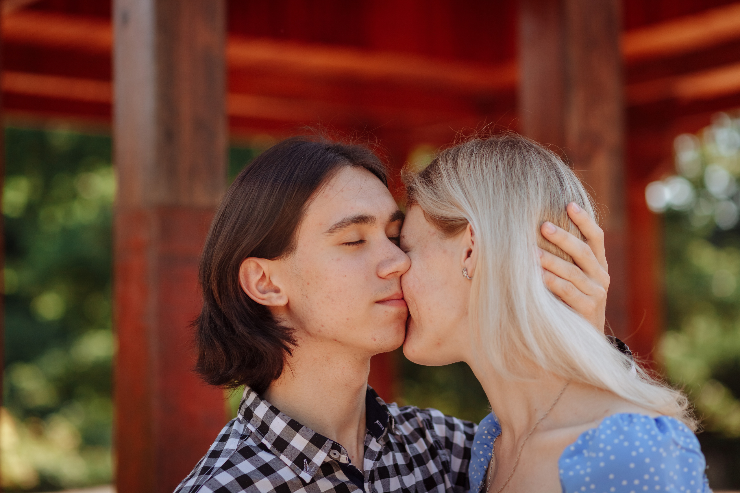 Лида и о.Даниил — прогулка среди роз. Χελιδόνι Семейный и церковный фотограф в Крыму и Симферополе Валерия Г