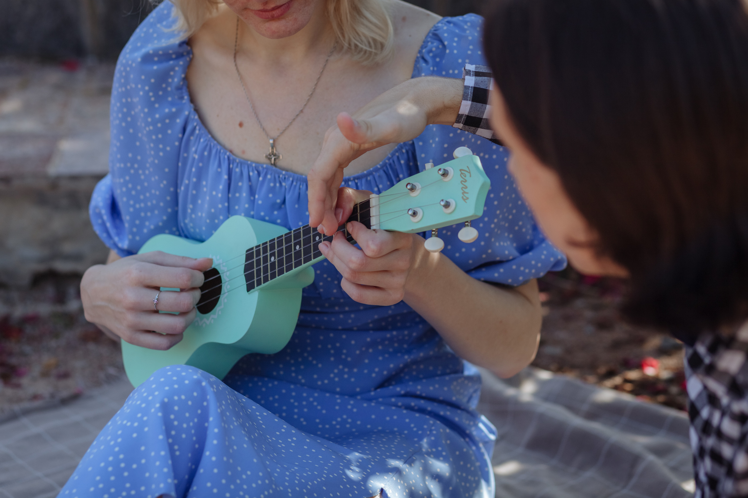 Лида и о.Даниил — прогулка среди роз. Χελιδόνι Семейный и церковный фотограф в Крыму и Симферополе Валерия Г