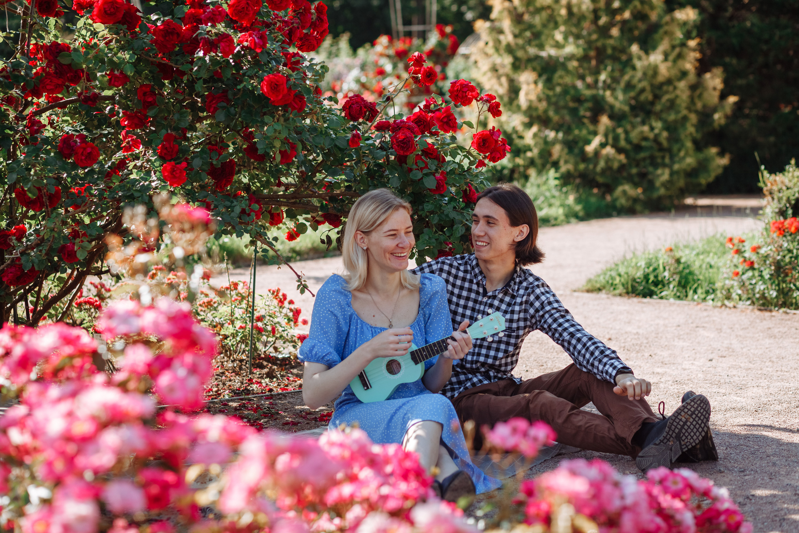 Лида и о.Даниил — прогулка среди роз. Χελιδόνι Семейный и церковный фотограф в Крыму и Симферополе Валерия Г