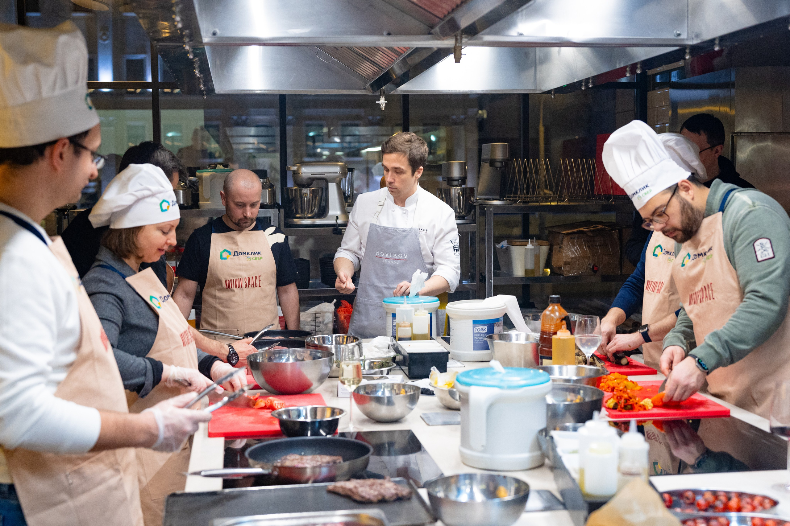 NOVIKOV SCHOOL — Умами зал. Фотограф Никита Комаров