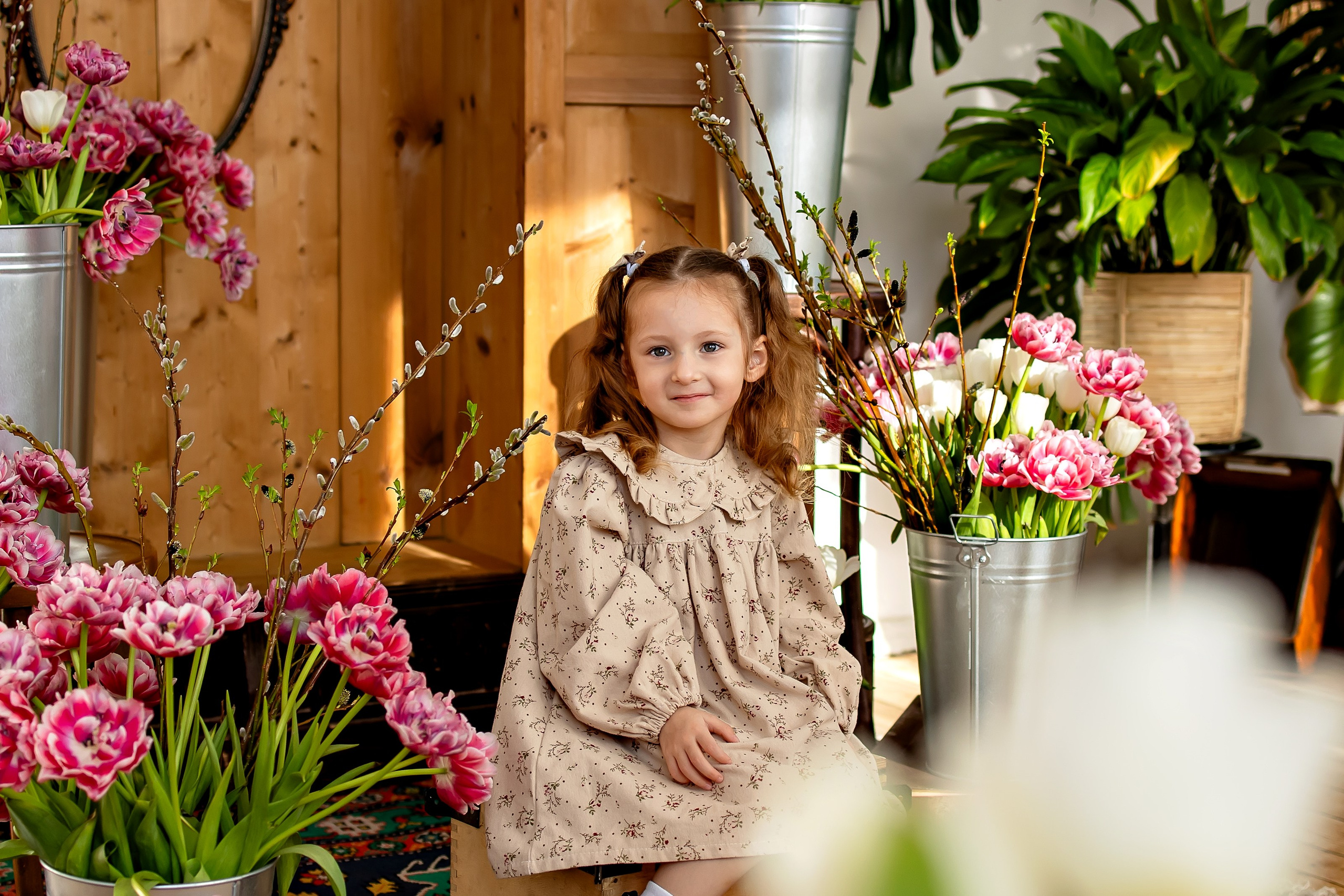 Мия с тюльпанами. Семейный и детский фотограф Оля в Тюмени