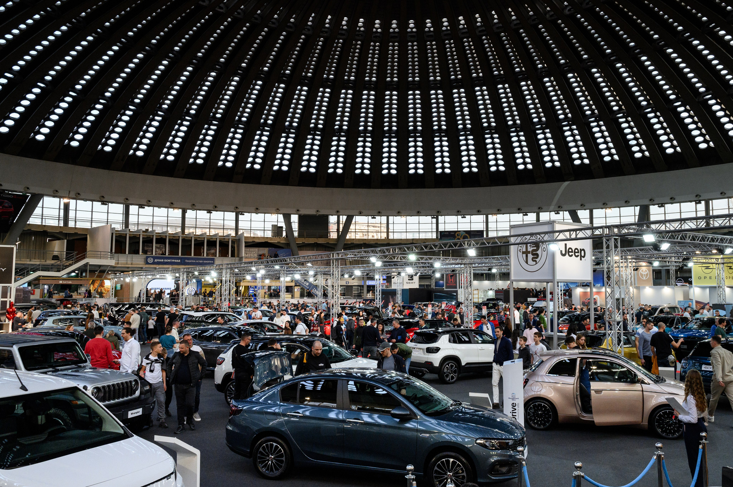 56-й Международный автосалон в Белграде. Елена Чеснокова спортивный фотограф во Владимире и Белграде