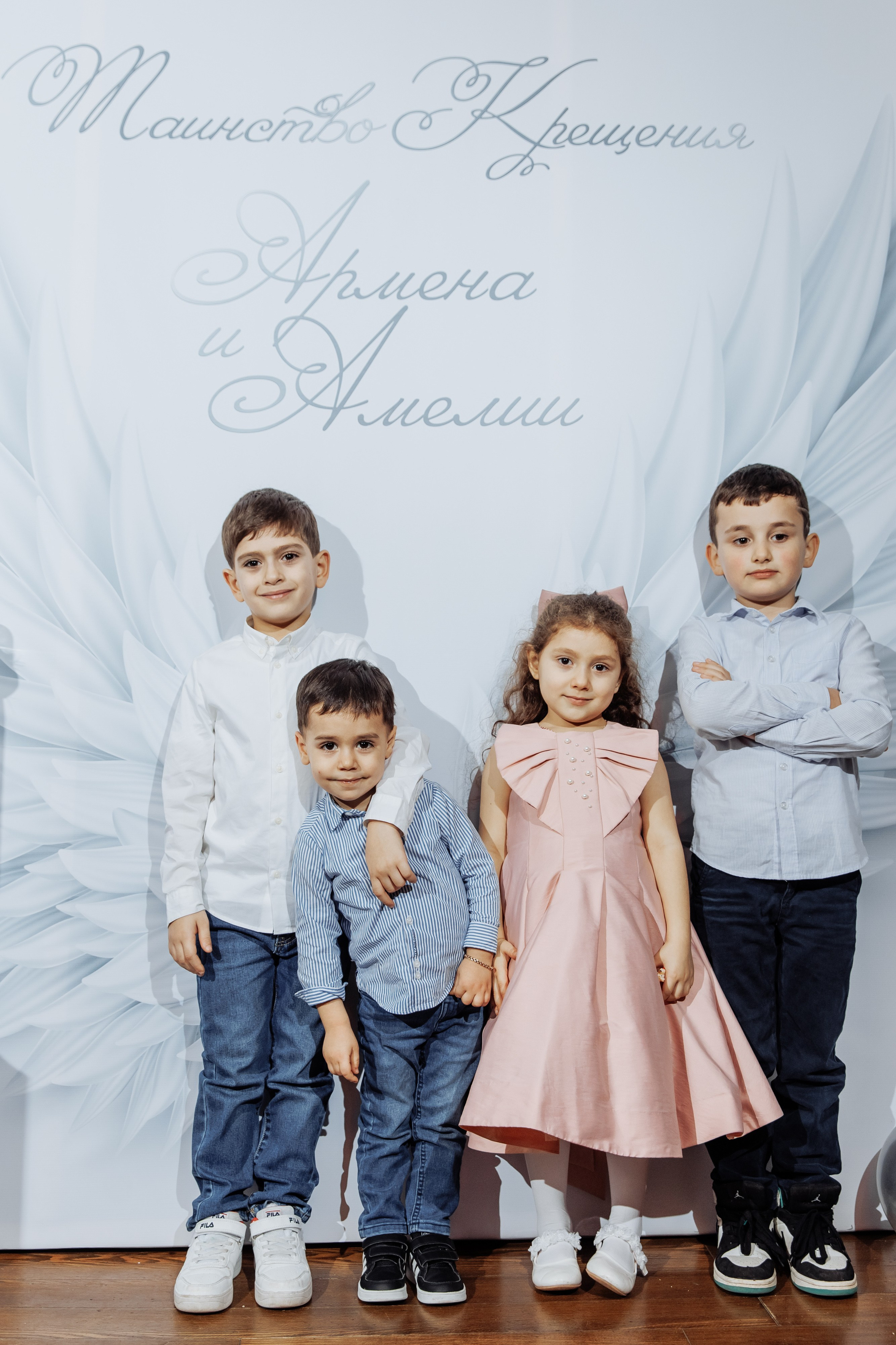 Крестины и день рождения. Семейный фотограф на крещение и венчание