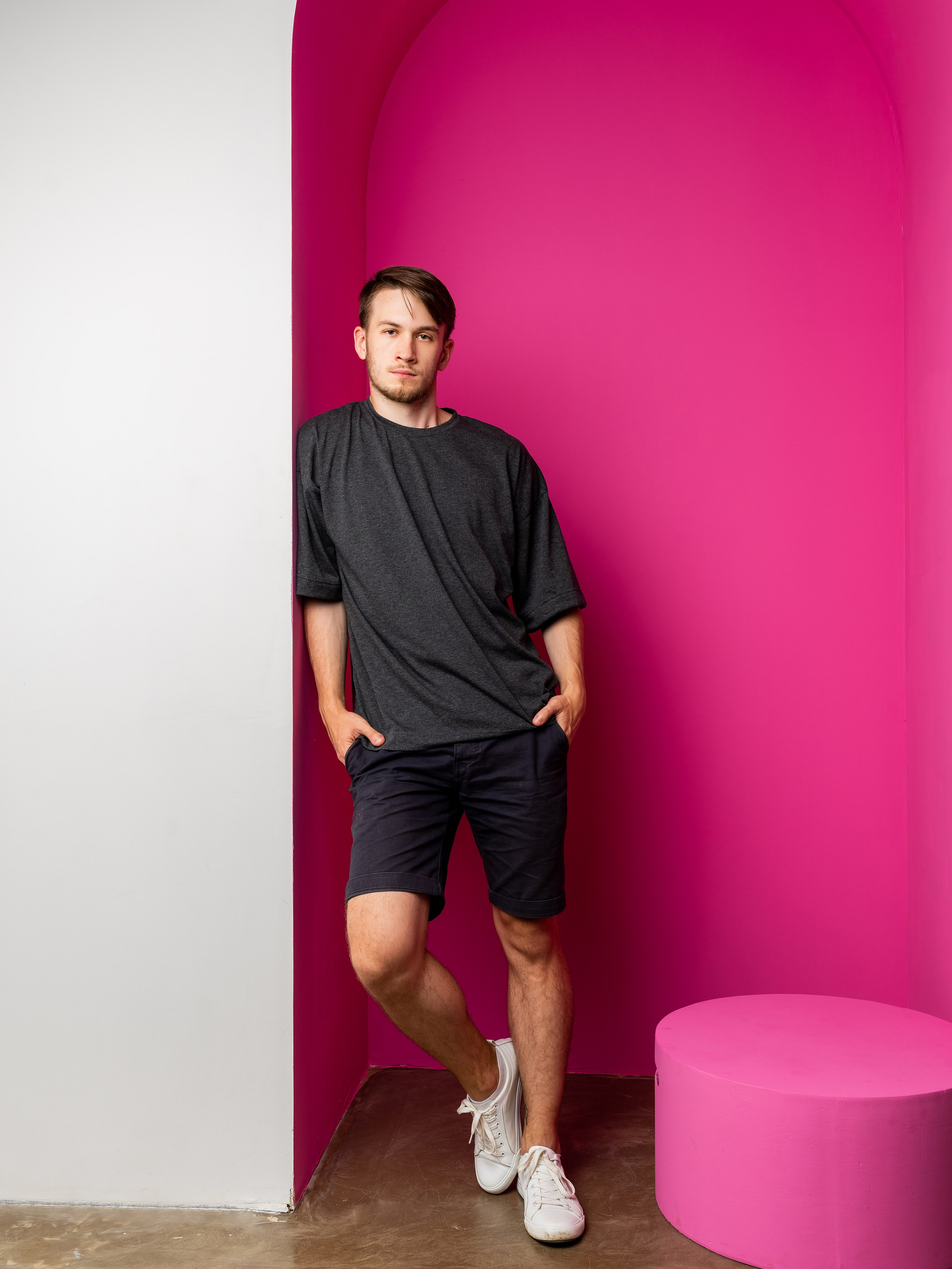 Илья, 179 см, 46-48 р-р. KED Production — продакшн из СПб. Создаём фото, видео и контент, который помогает брендам и селлерам продавать больше