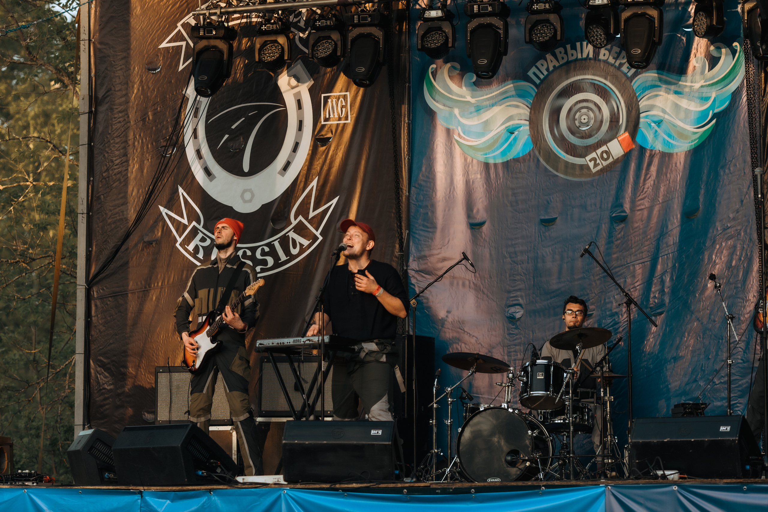 ПРАВЫЙ БЕРЕГ_2023_05_08_байк_рок_фестиваль. Фотограф Софья Васильковская