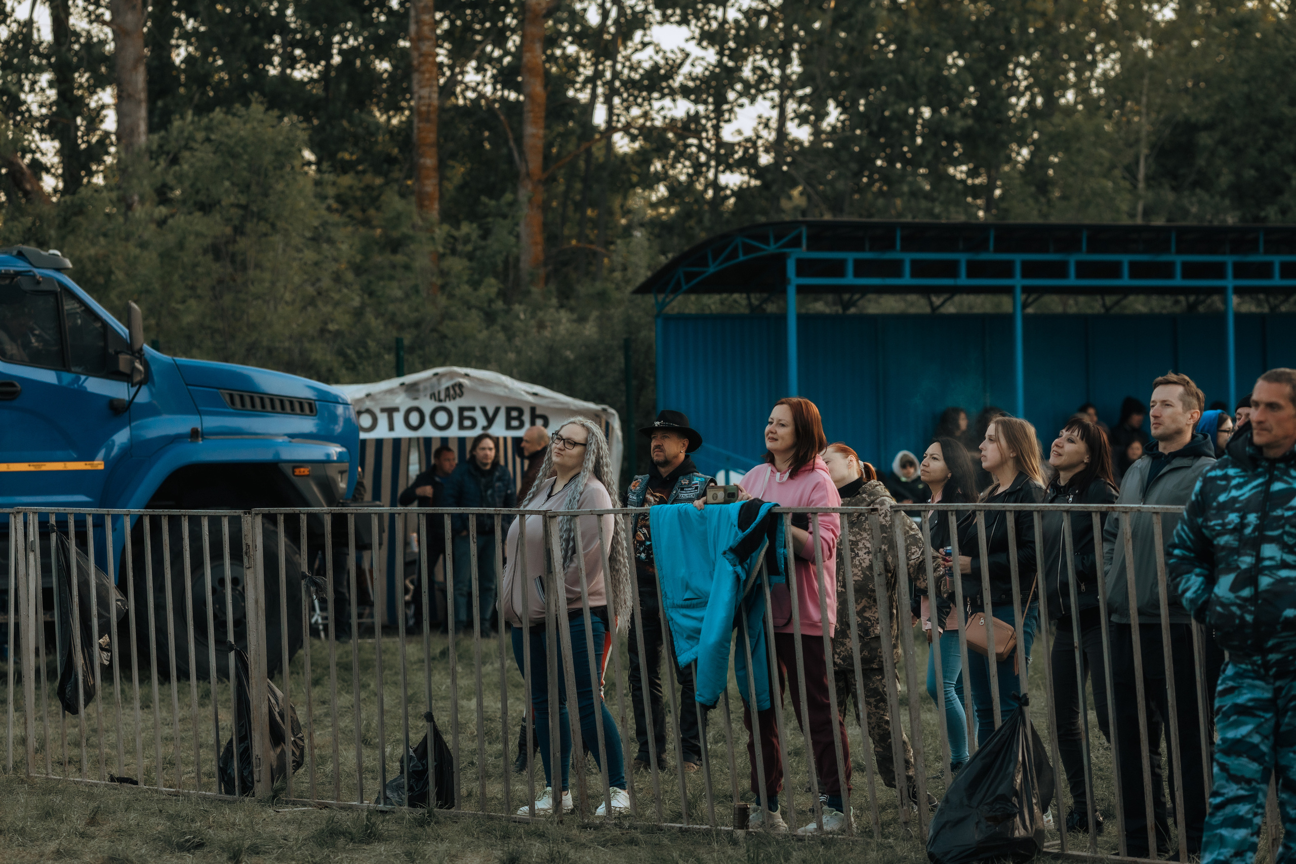 ПРАВЫЙ БЕРЕГ_2023_05_08_байк_рок_фестиваль. Фотограф Софья Васильковская