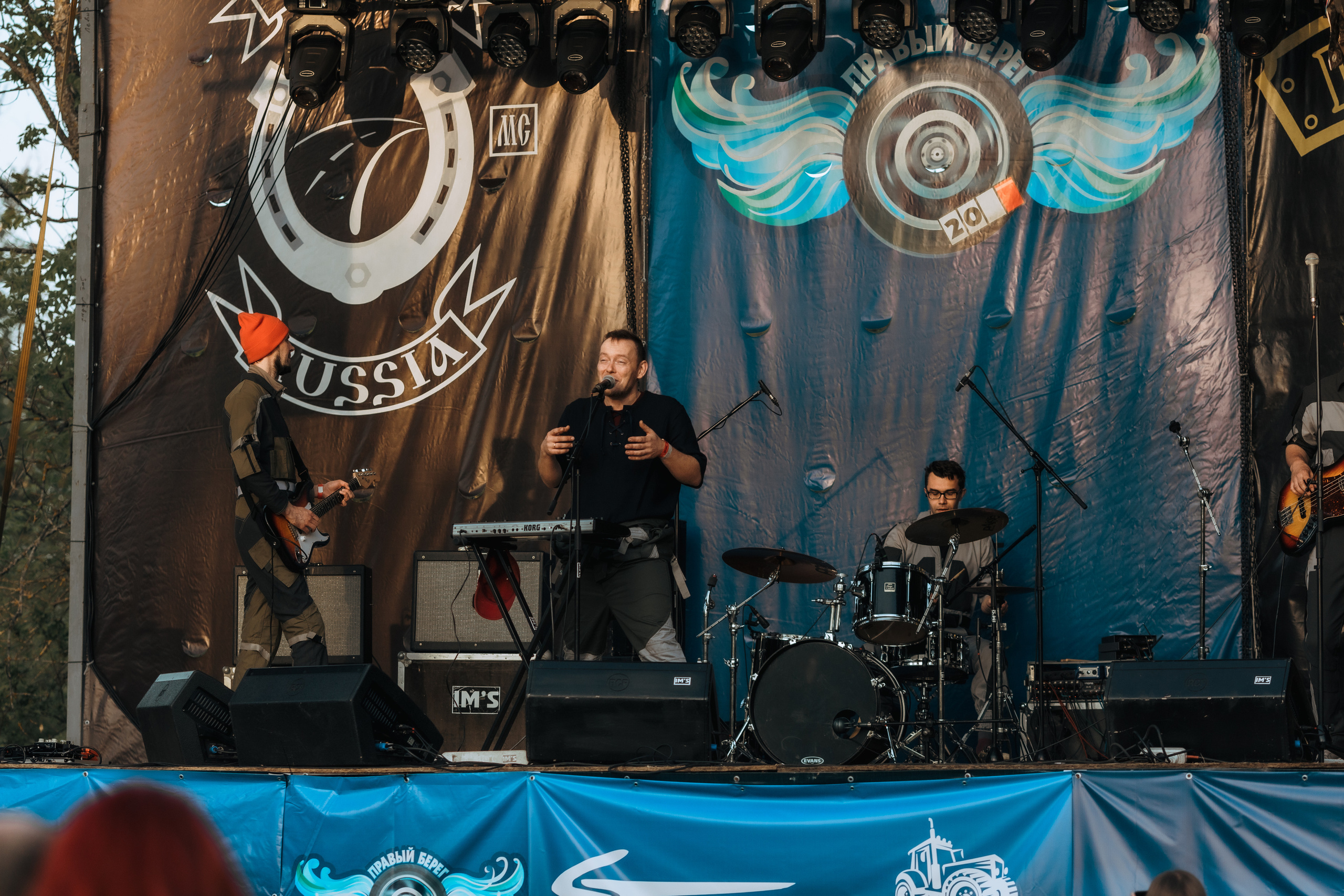 ПРАВЫЙ БЕРЕГ_2023_05_08_байк_рок_фестиваль. Фотограф Софья Васильковская