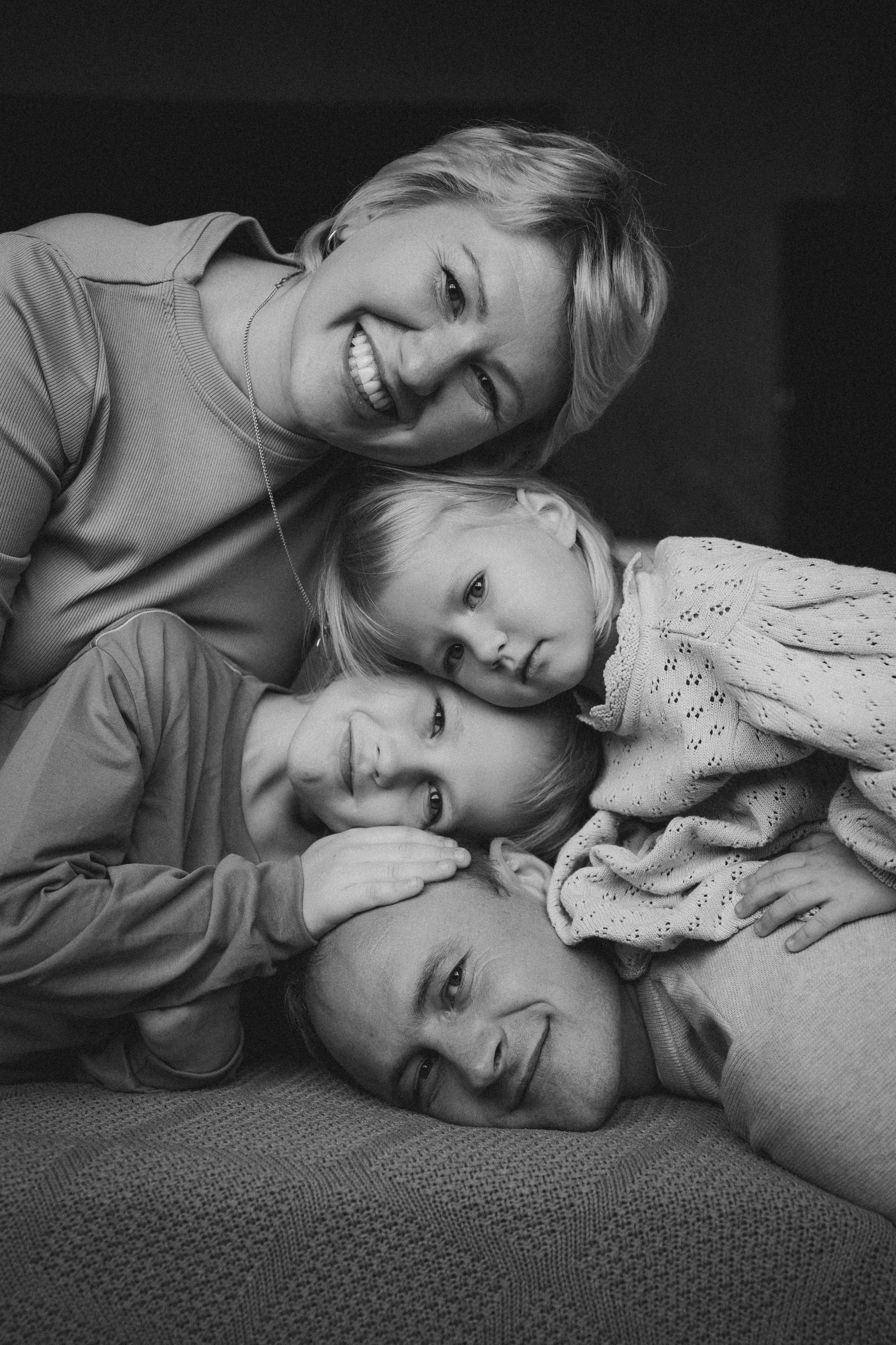 Максим, Света, Никита и Даша. Семейный фотограф • Домашние съемки в Нижнем Новгороде
