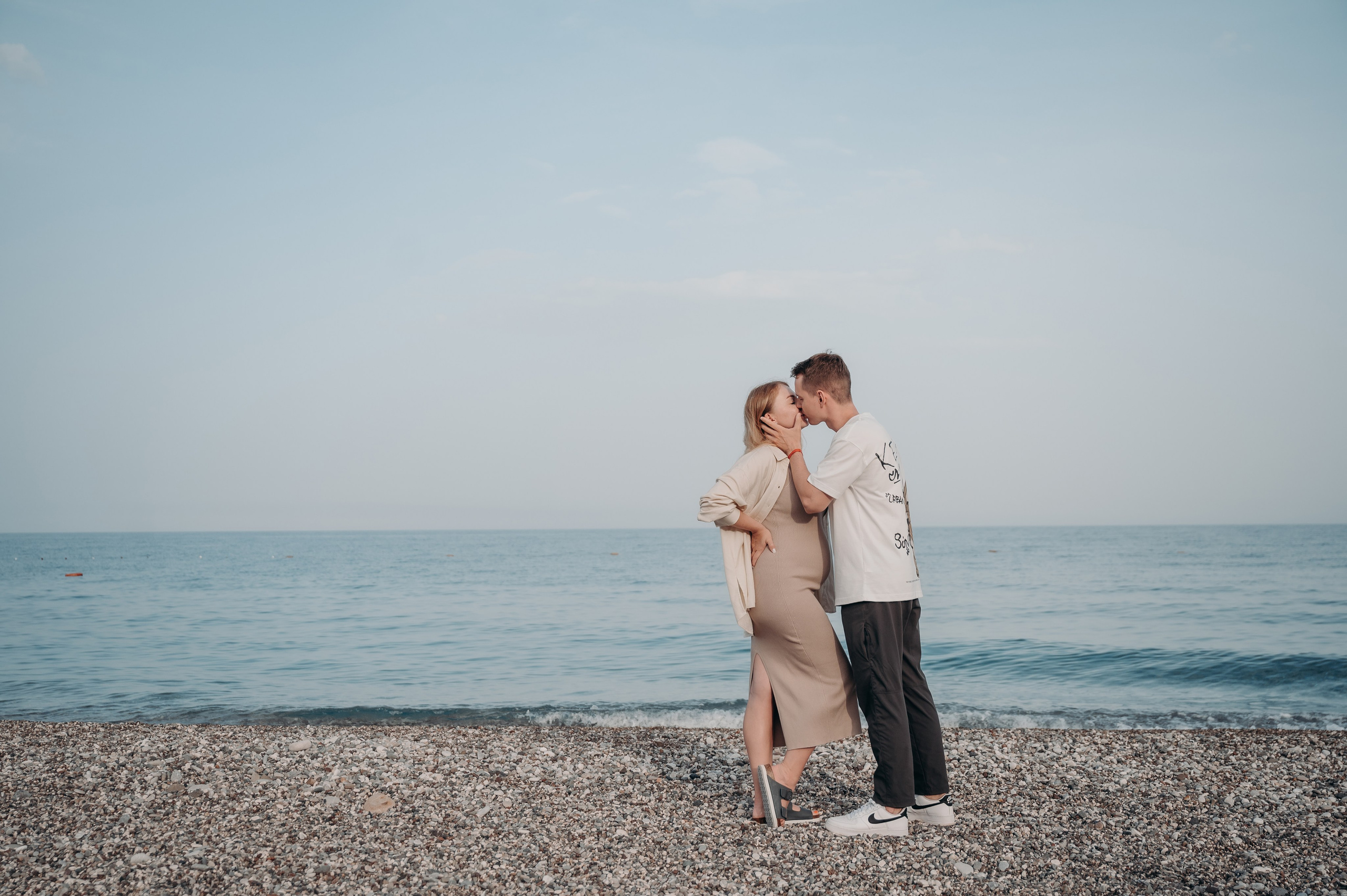 На берегу Средиземного моря. Главная