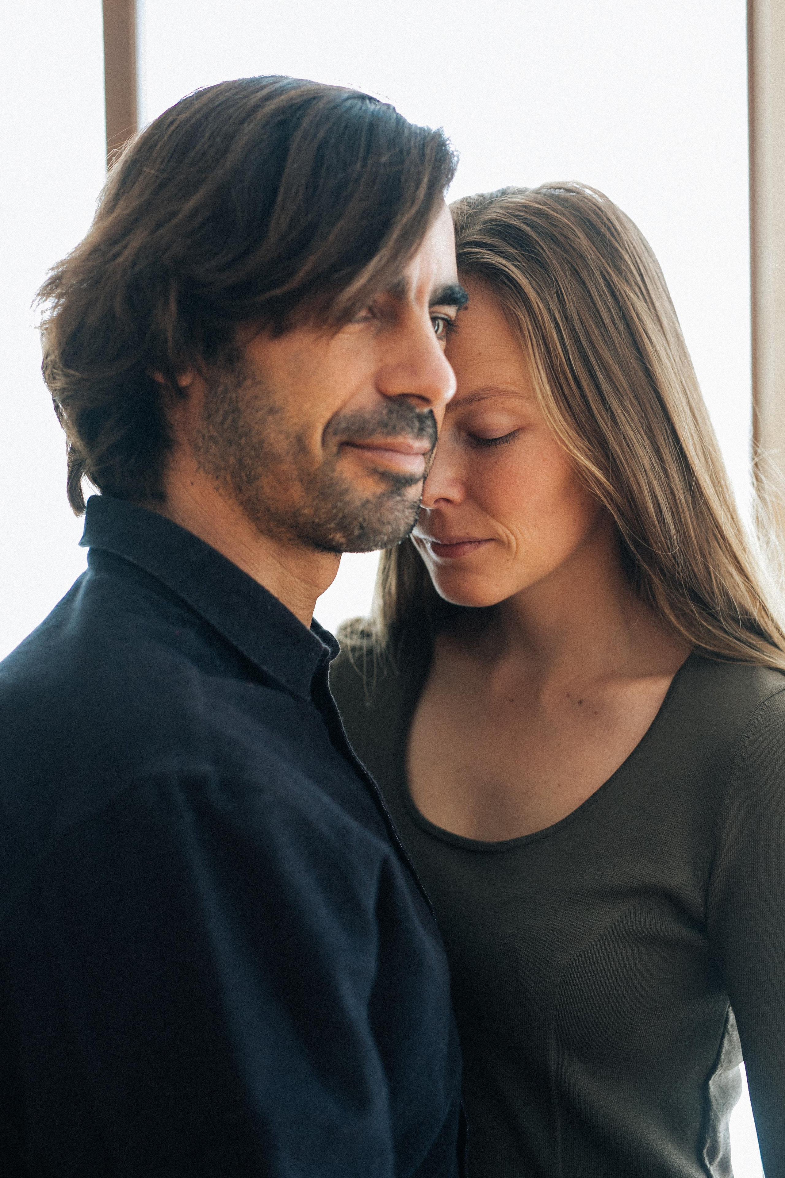 Уютная фотосессия в загородном доме зимой. Александр Чернин. Семейный и событийный фотограф