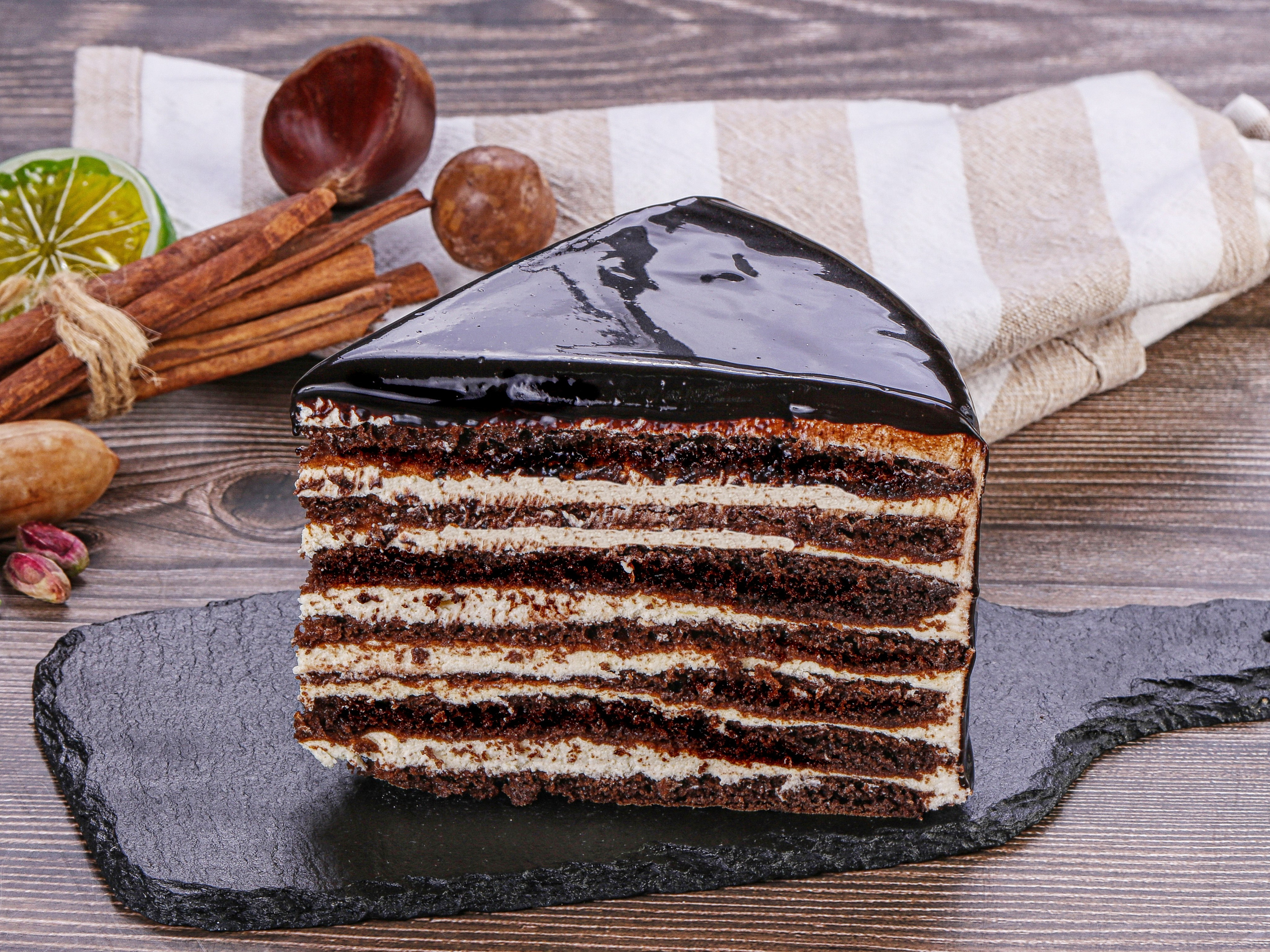 Фотосъемка десертов и выпечки. Заказ по тел.: +7 (906) 006-90-22. Фуд-фотограф Андрей Старостин — съемка еды в Москве. 9000 руб. в час