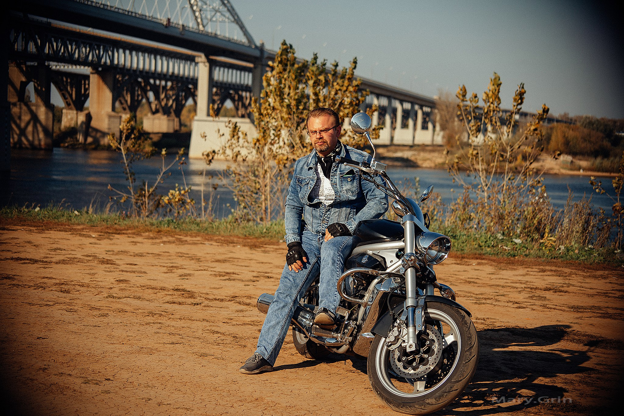 Дмитрий с мотоциклом. Детский и семейный фотограф, фотограф мероприятий Нижний Новгород