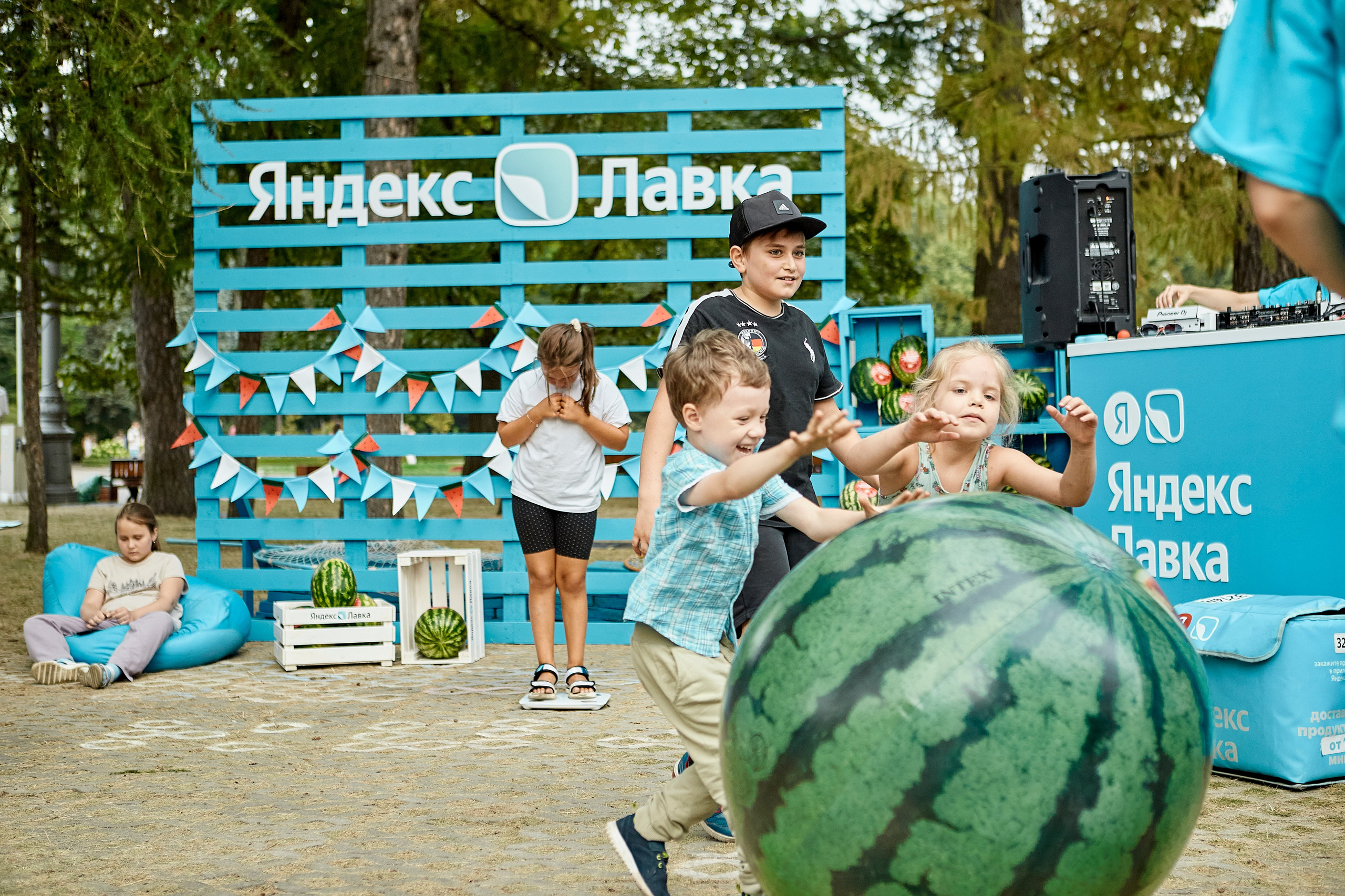 ЯНДЕКС ЛАВКА «АРБУЗНАЯ ФЕЕРИЯ». Фотограф Андрей Егоров