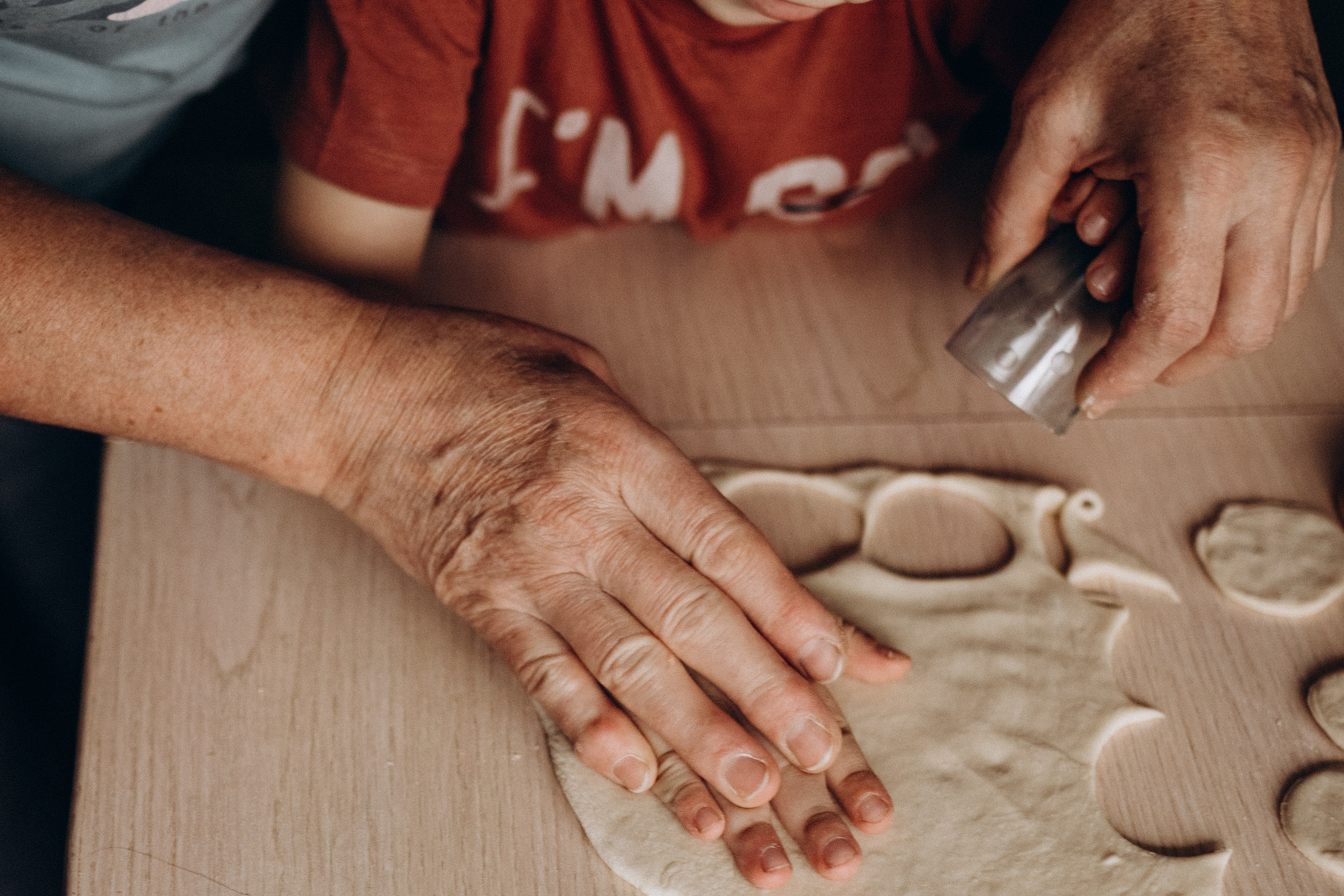 Бабушка с внуками. Семейный фотограф lifestyle в Новосибирске Елена Шпилевая