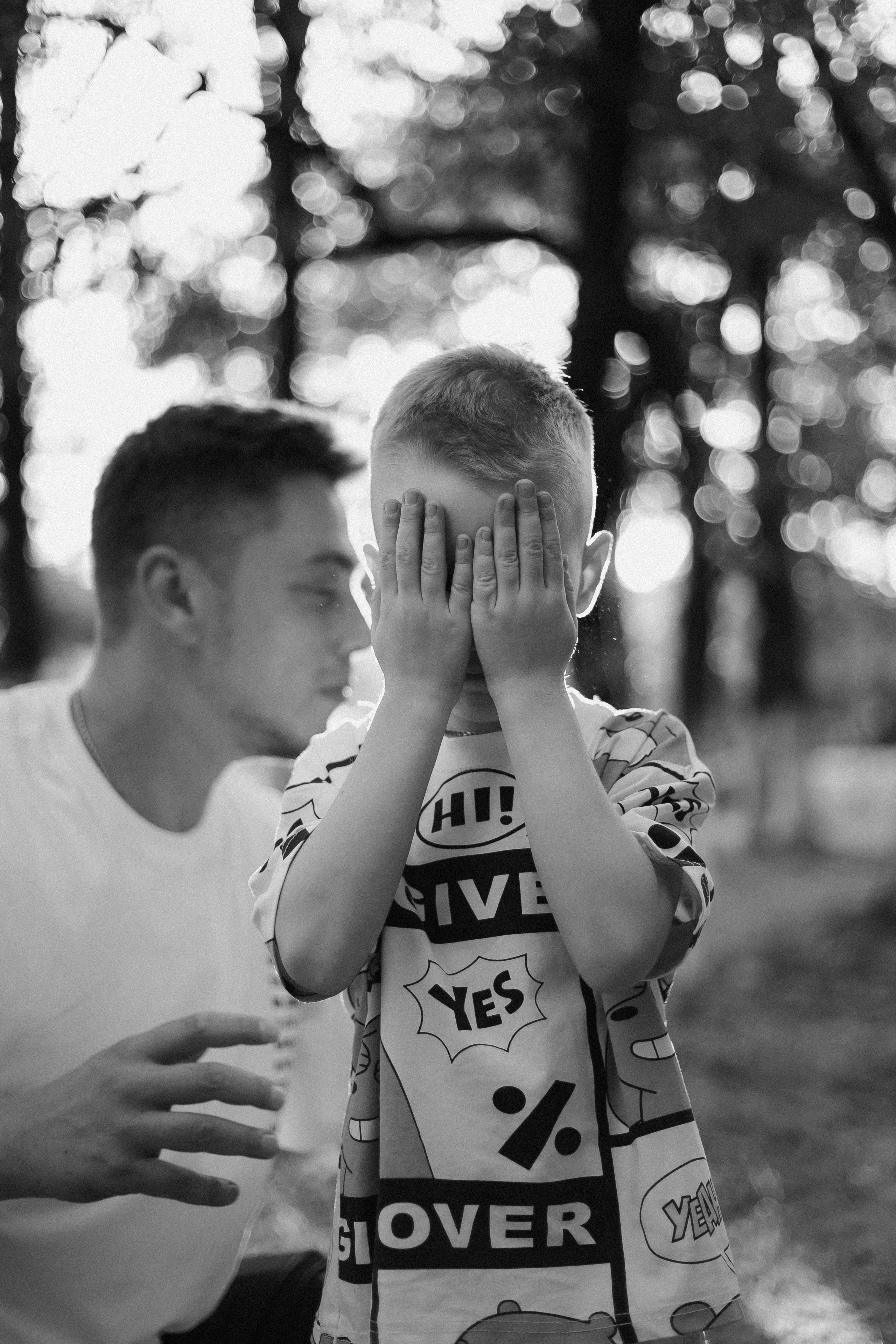 Папа учит сына кататься на велосипеде. Фотограф в Крыму | Виктория Нотевская