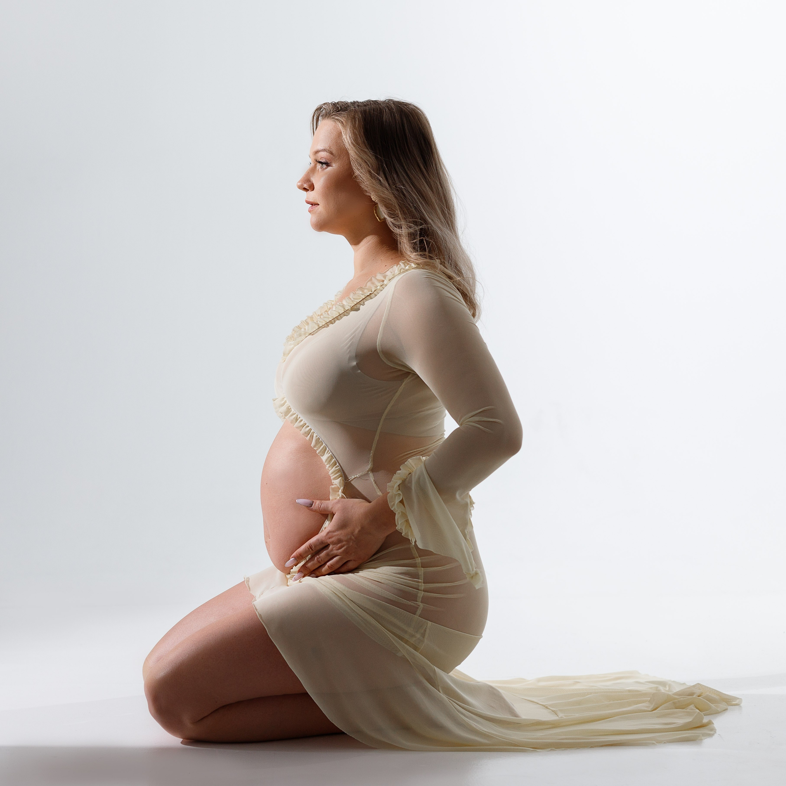 Девять месяцев до встречи с малышом, красивая фотосессия беременности. Фотограф Ольга Баранова