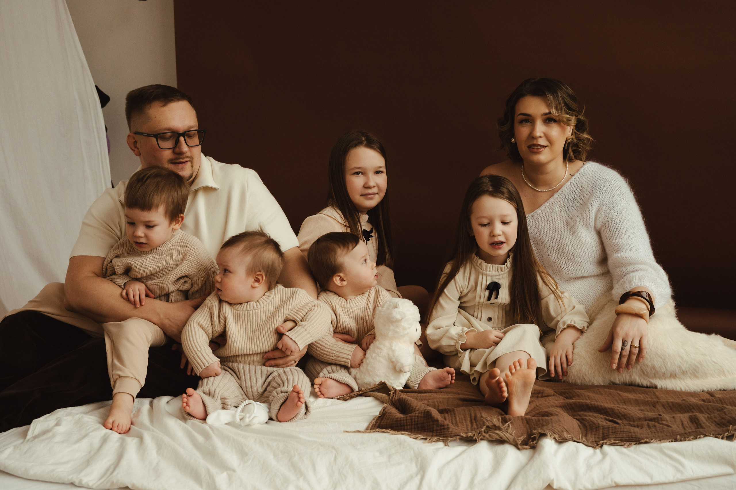 Семейная фотосъемка в Спб. Профессиональный фотограф беременности в СПБ. Стильные фотосессии беременности в стиле минимализм и классическая фотография