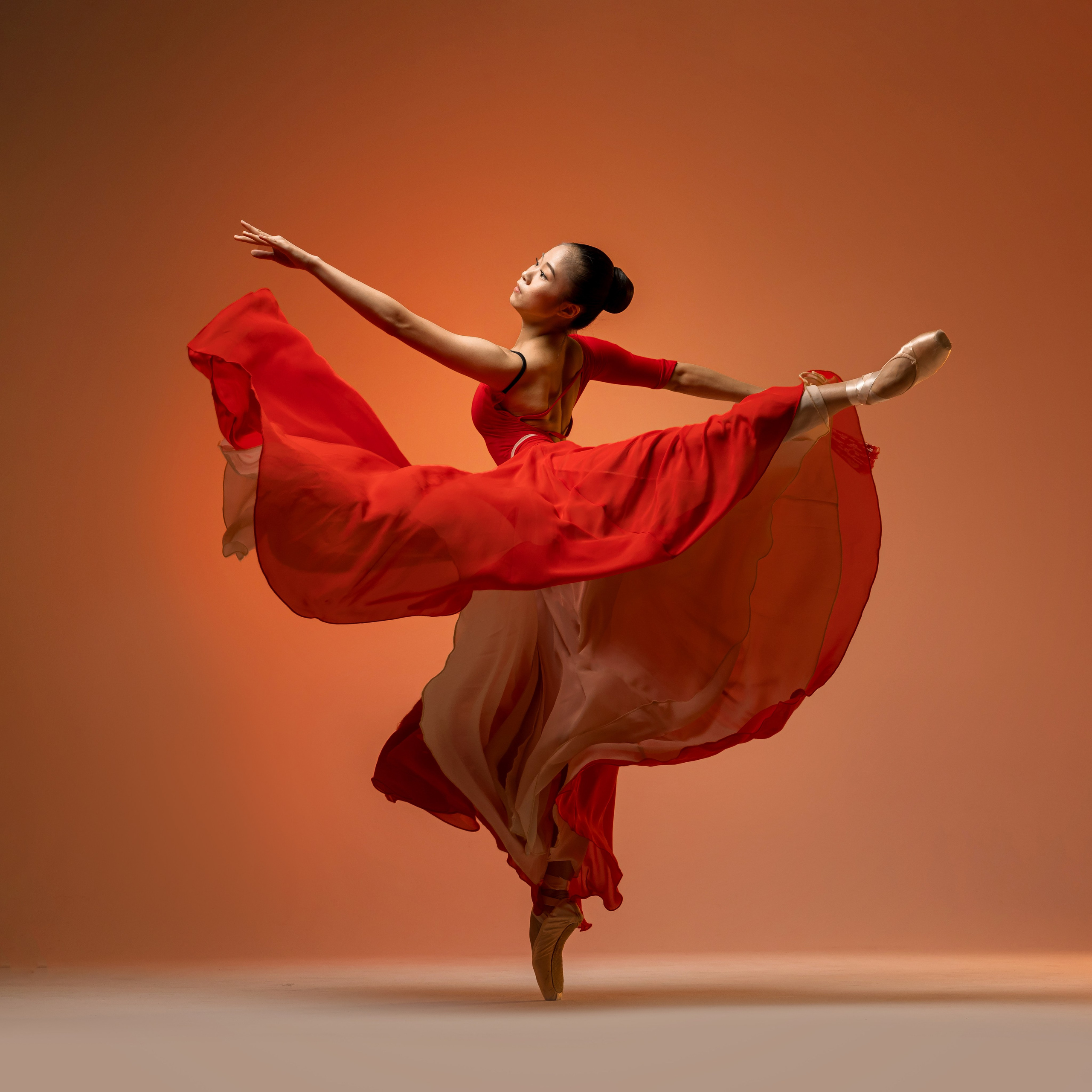 Красно-бежевая двухсторонняя юбка напрокат для фотосессии. Балетный фотограф Алина Ханько — Душа Балета