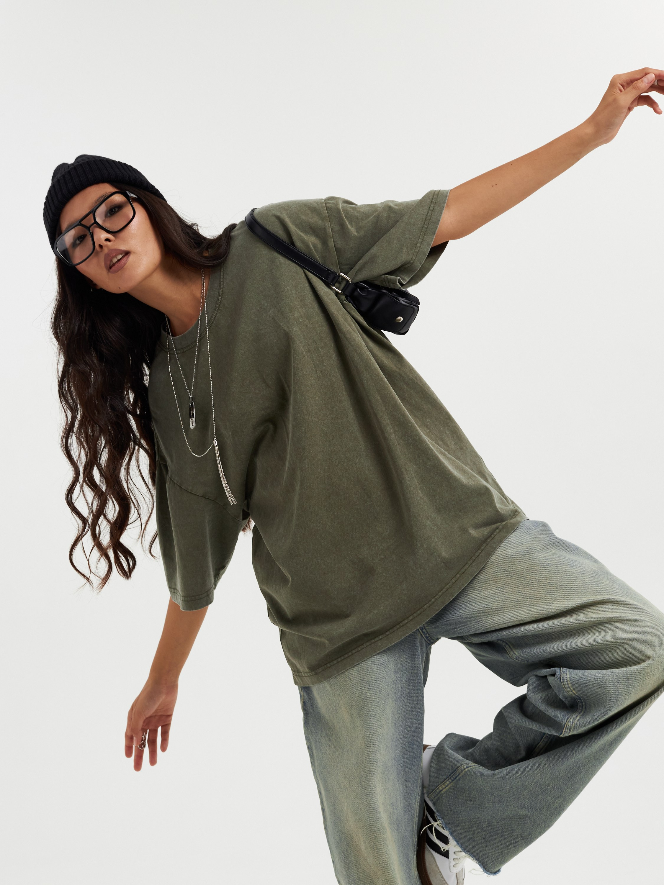 Фотосъемка футболок варенок Екатеринбург Wildberries ВБ Ozon Озон фотосессия одежды Екб заказать цена фотосъемка товара WB тай дай Екб. Фотограф Екатеринбург Анастасия Жерновская | Маркетплейсы и нейрофото