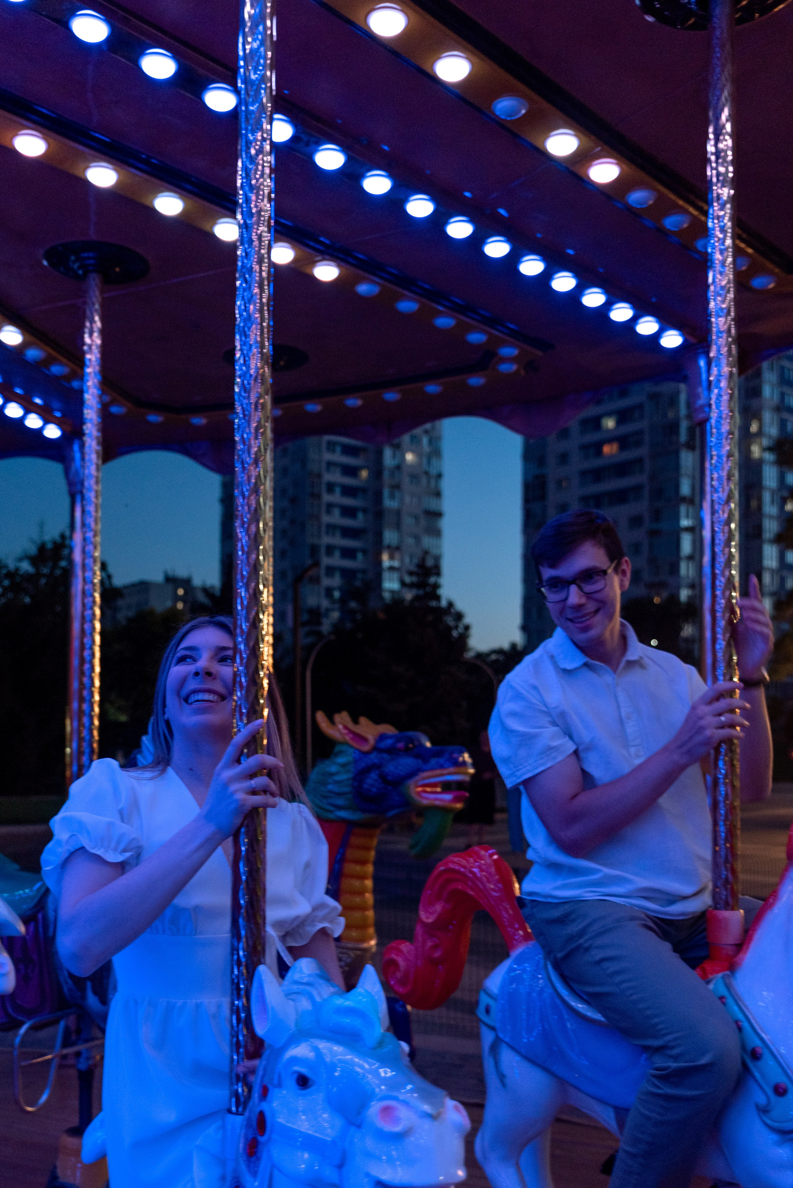 Love Story карусель. Аня и Никита. Фотограф Алеся Груздо Волгоград