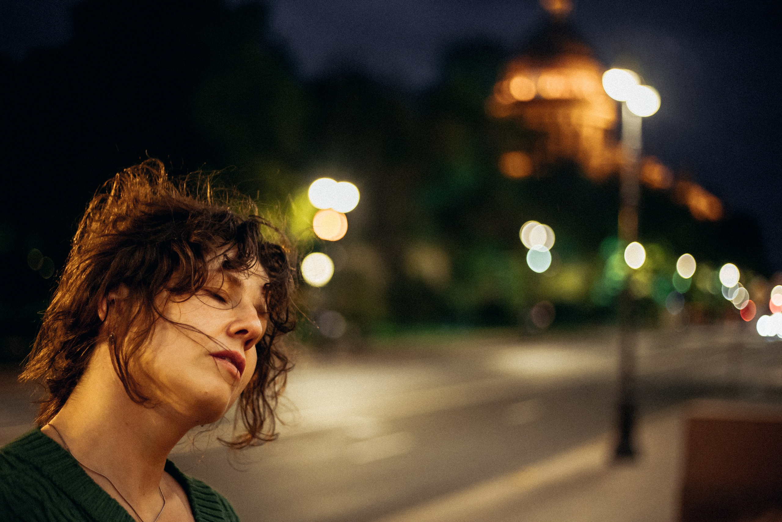 женщина в городе