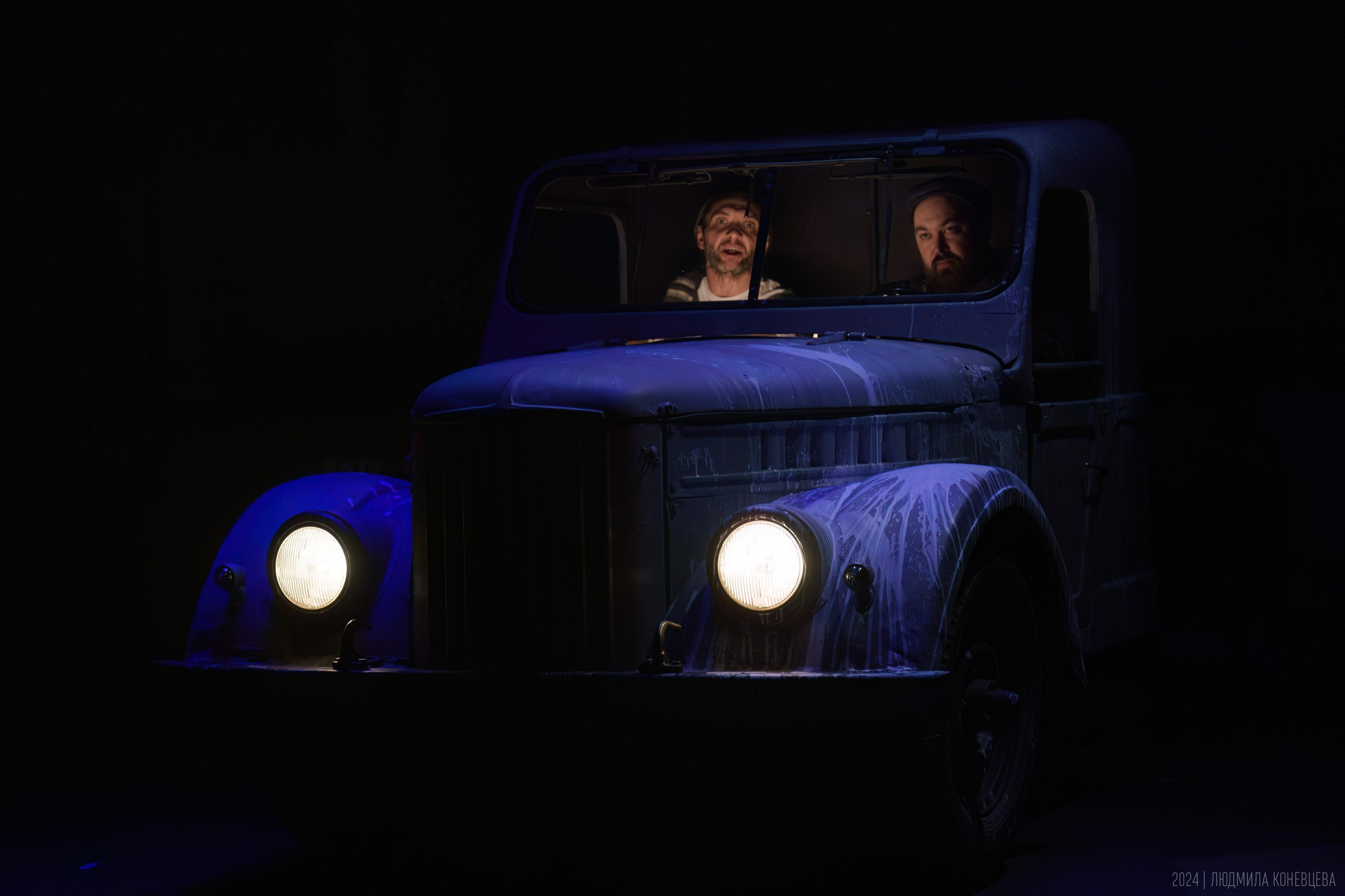 «Свет­лые души, или О том, как на­пи­сать рас­сказ», режиссер Михаил Крылов, Мастерская Петра Фоменко. Театральная фотография