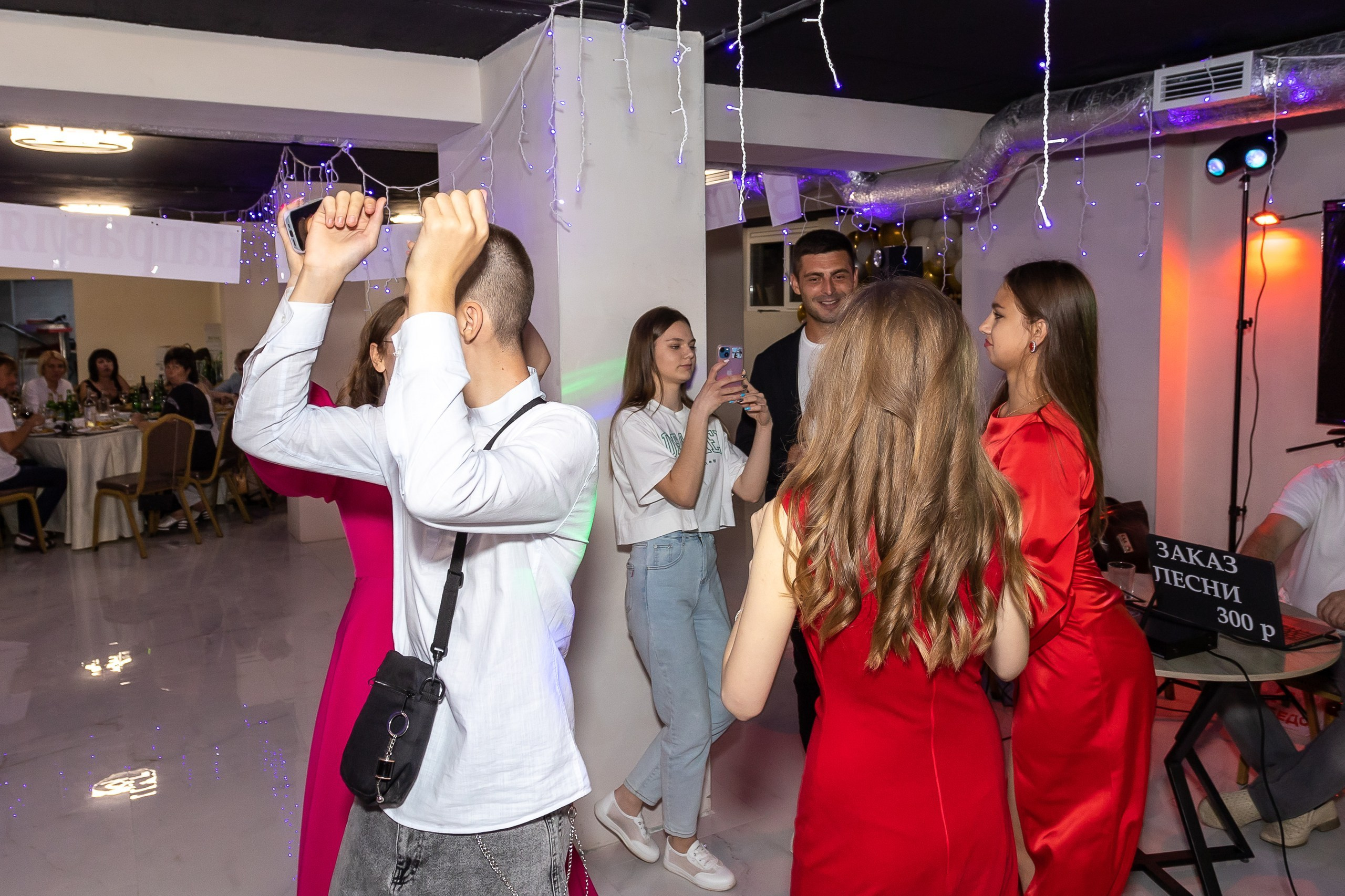 Вручение аттестата и выпускной вечер. Выпускные альбомы Майкоп, Краснодар Елена Золотарева