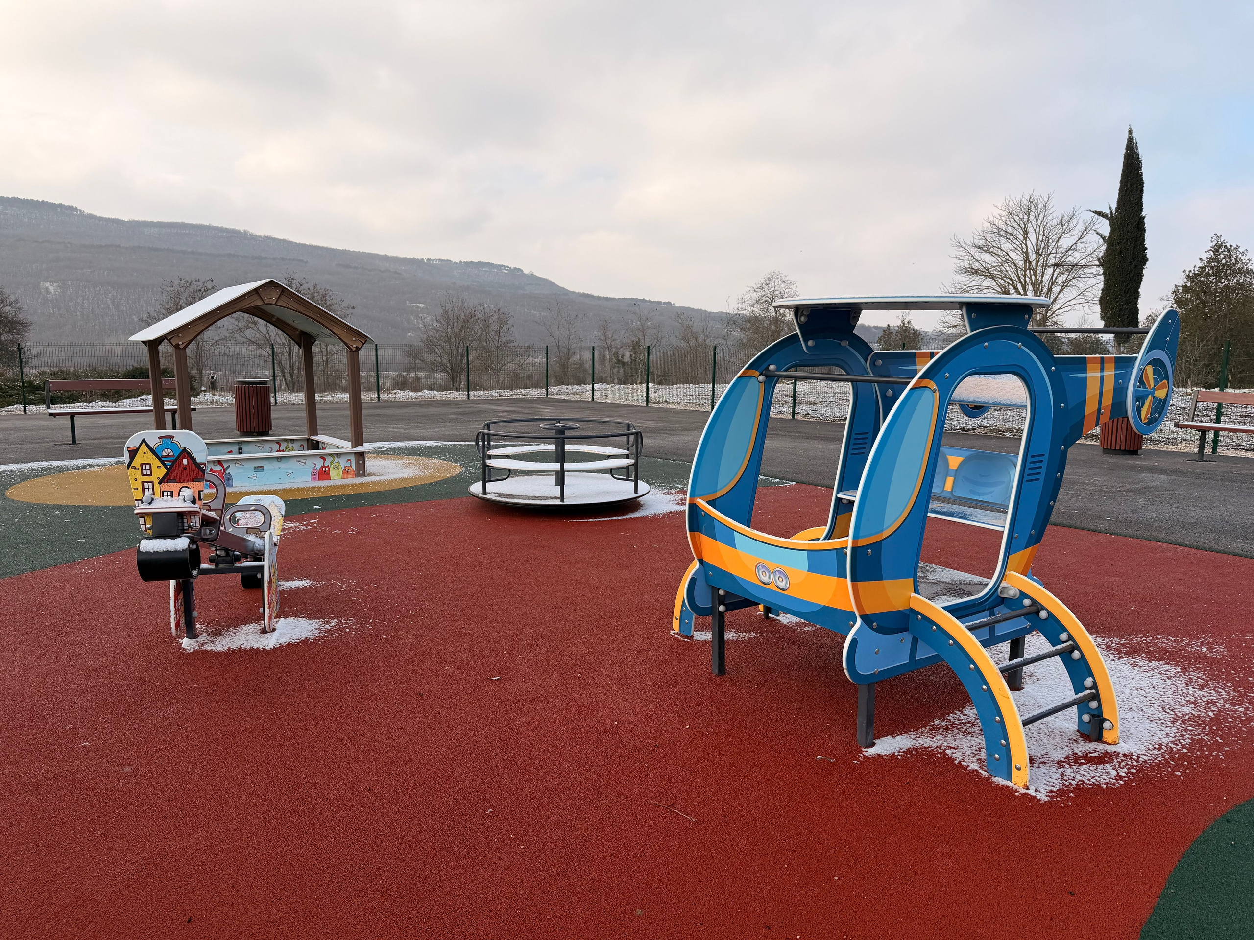 1-я очередь сквера в сельском поселении Долинное, Бахчисарайский район. Таврика МАФ Сервис, комплексное благоустройство территорий и детских площадок в Крыму