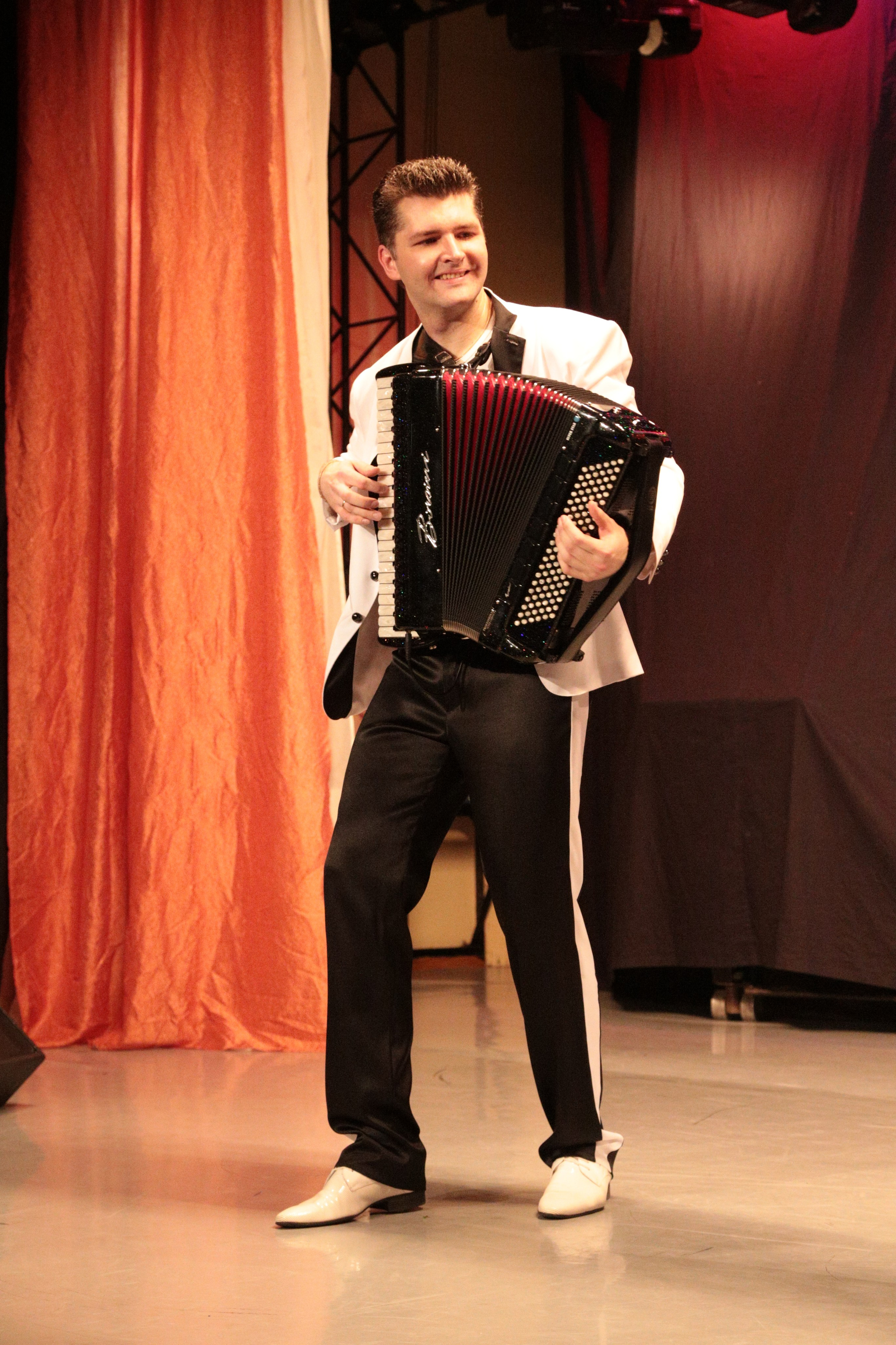 Аккордеонист Мирослав Лелюх