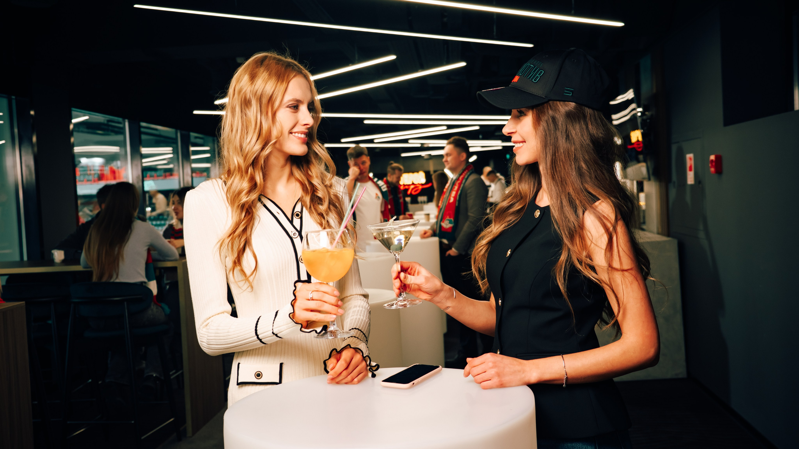 Pubblicità. Fotografo a Mosca con un’atmosfera notturna di foto