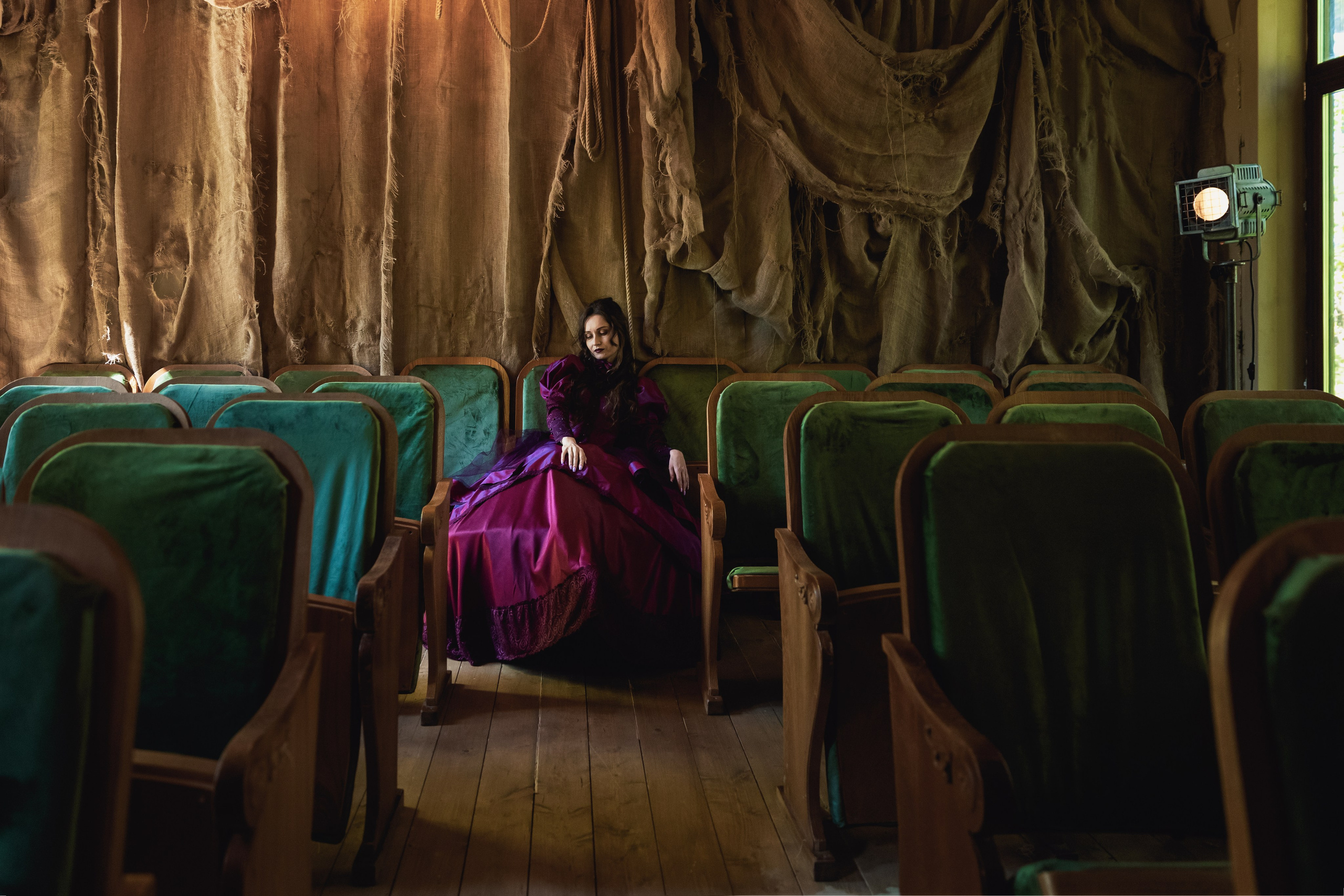 Тайны заброшенного театра