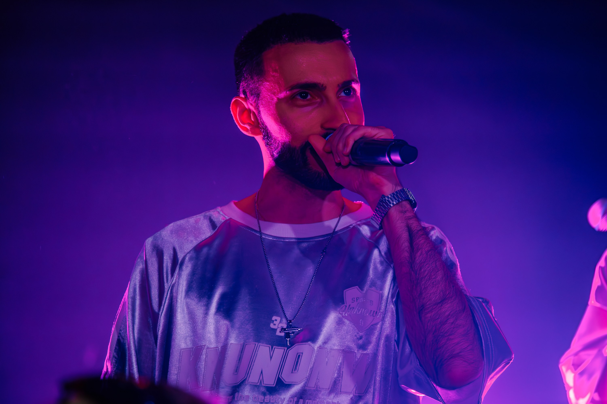 «МИША МАРВИН"_Чайка на пляже_Ялта_14.06.2025. Аминов Руслан | Фотограф